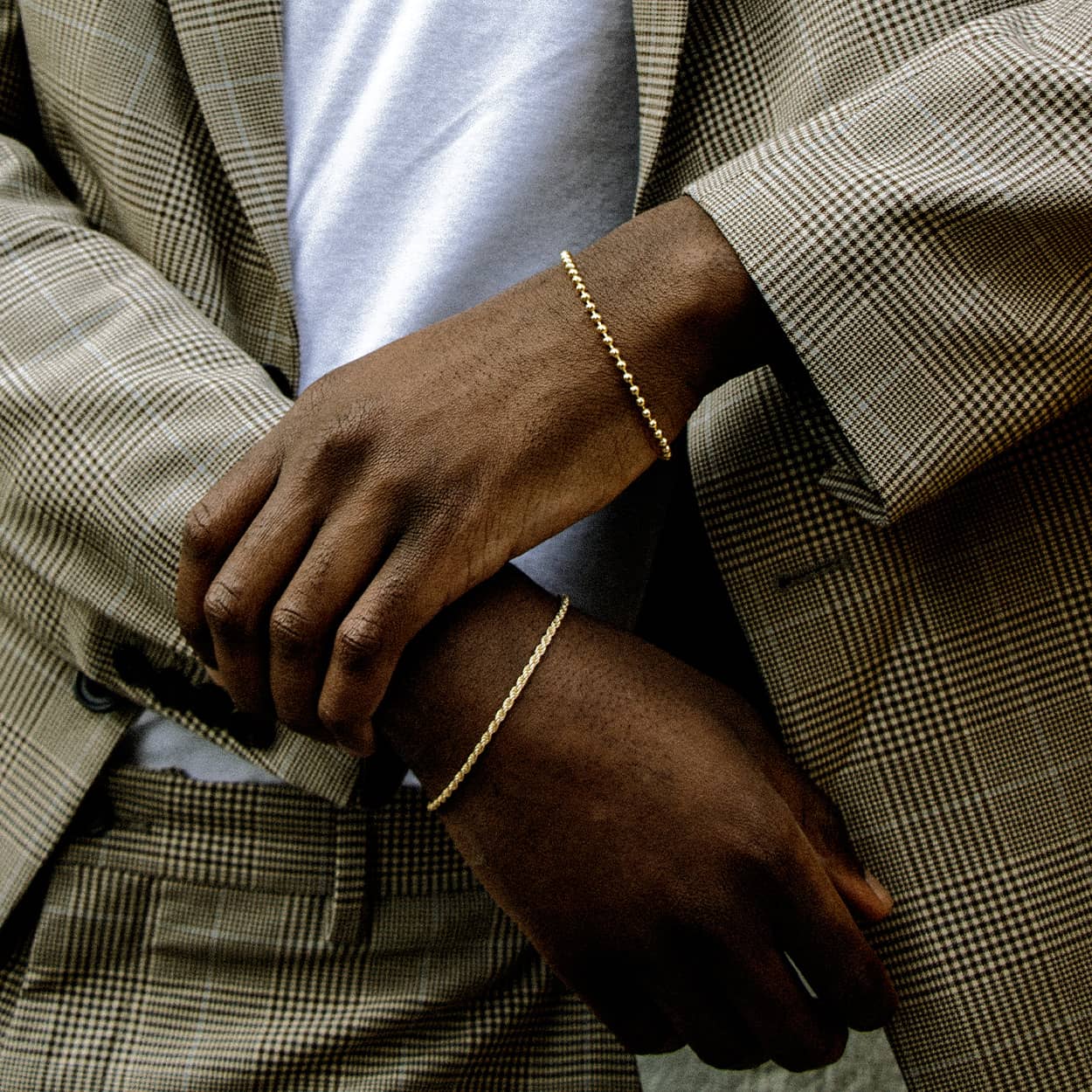 The beads bracelet is an elegant and unisex piece of jewelry, crafted in Italy and made of 925 Sterling Silver with a high-quality 18 karat gold plating. Every jewelry is designed by Atelier Domingo's in France and is made to be worn by both men and women.