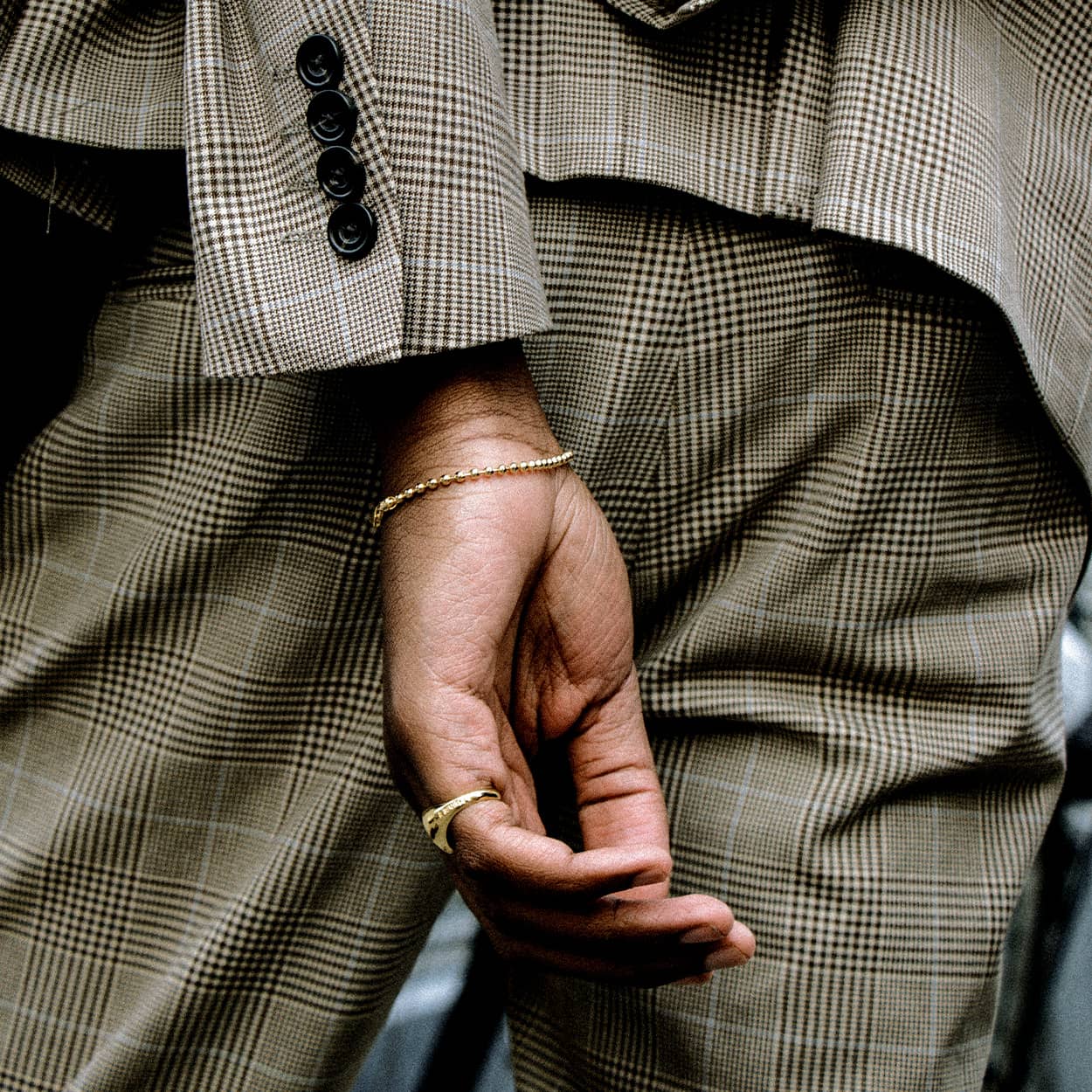 The beads bracelet is an elegant and unisex piece of jewelry, crafted in Italy and made of 925 Sterling Silver with a high-quality 18 karat gold plating. Every jewelry is designed by Atelier Domingo's in France and is made to be worn by both men and women.