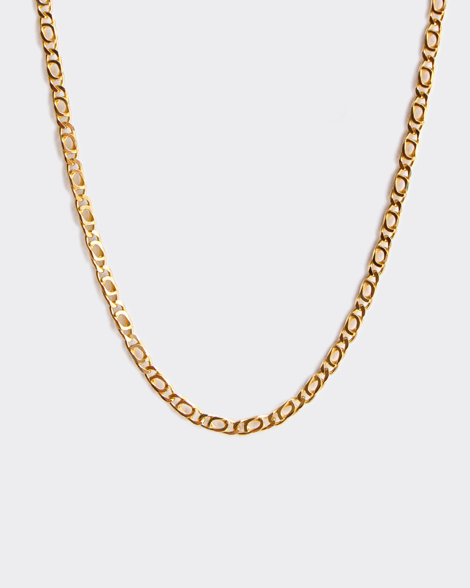 The Cartridge Chain is an elegant and unisex piece of jewelry, crafted in Italy and made of 925 Sterling Silver with a high-quality 18 karat gold plating. Every jewelry is designed by Atelier Domingo's in France and is made to be worn by both men and women.
