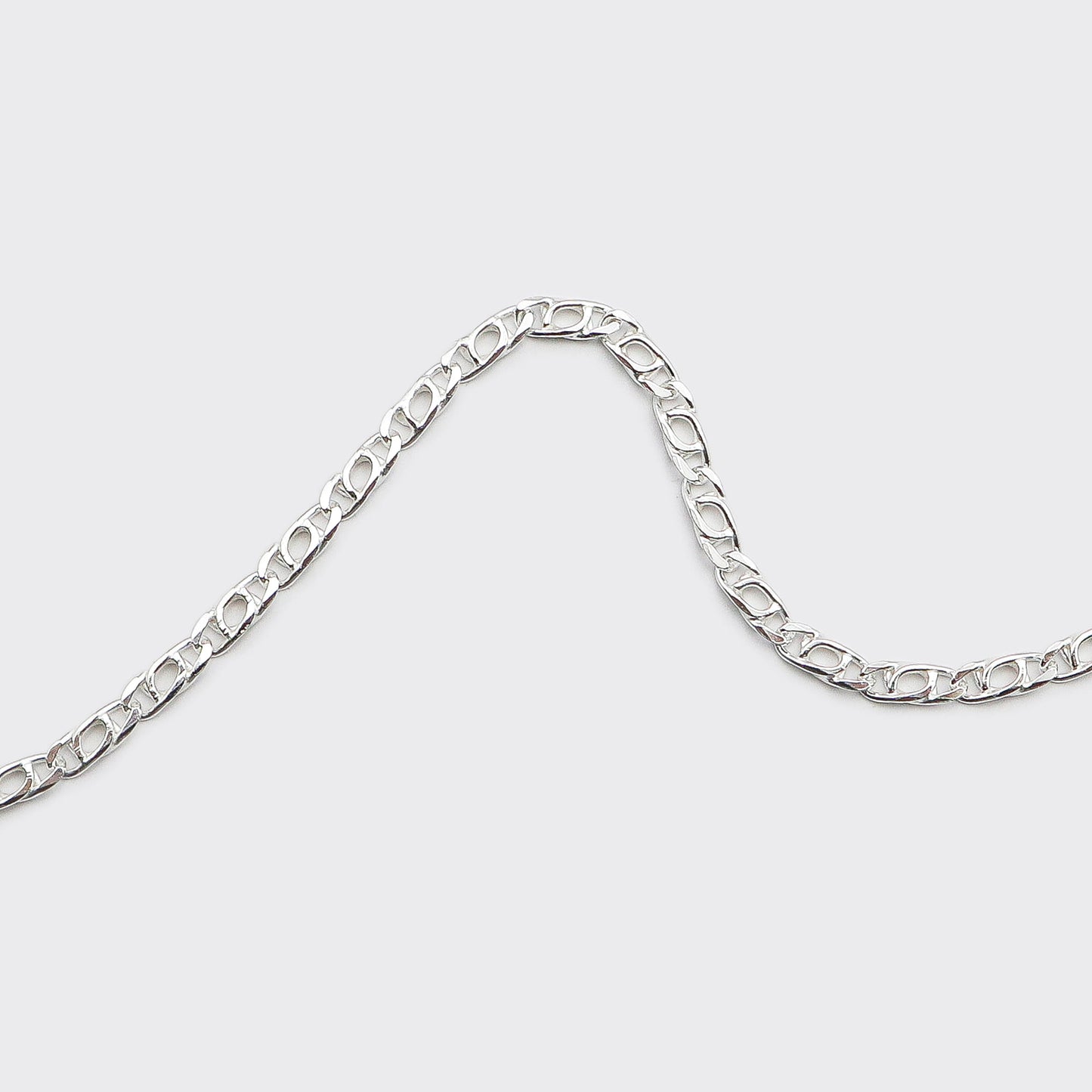 The Cartridge chain is an elegant and unisex piece of jewelry, crafted in Italy and made of 925 Sterling Silver. Every jewelry is designed by Atelier Domingo's in France and is made to be worn by both men and women.