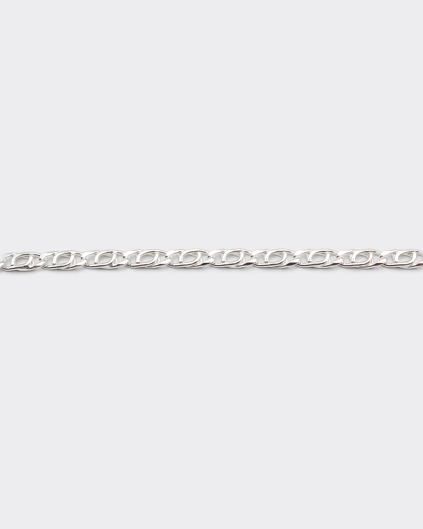 The Cartridge chain is an elegant and unisex piece of jewelry, crafted in Italy and made of 925 Sterling Silver. Every jewelry is designed by Atelier Domingo's in France and is made to be worn by both men and women.