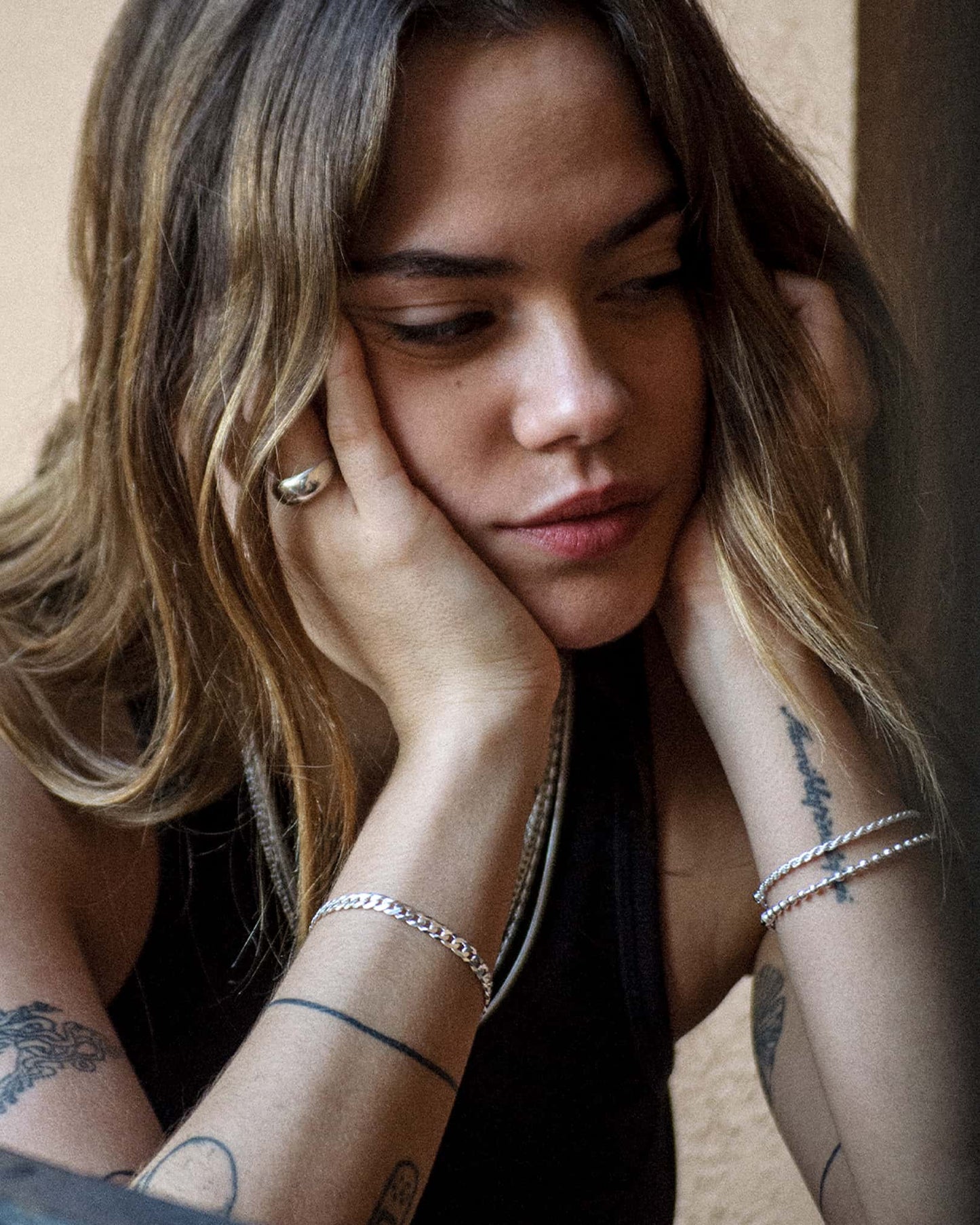 The Cuban bracelet is made of 925 sterling silver. The bracelet is handcrafted in Italy and made for both men and women.