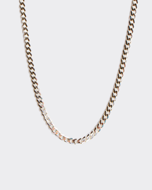 The Cuban chain is an elegant and unisex piece of jewelry, crafted in Italy and made of 925 Sterling Silver. Every jewelry is designed by Atelier Domingo's in France and is made to be worn by both men and women.
