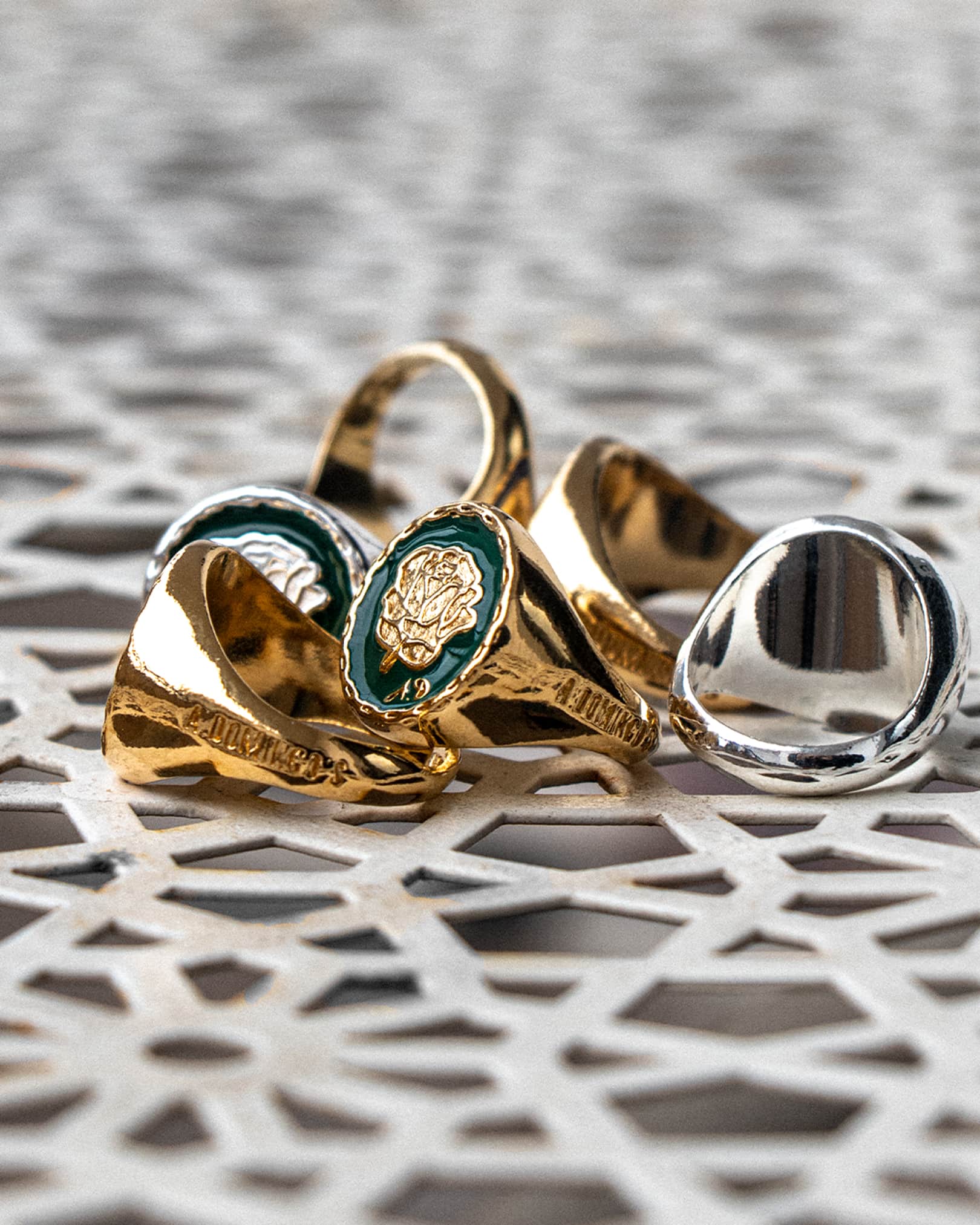 Atelier Domingo's Do's ring is our tribute to the family signet ring. This ring has been designed in France and is made for both men and women. This jewelry is made of a high-quality 24 karat gold plating.