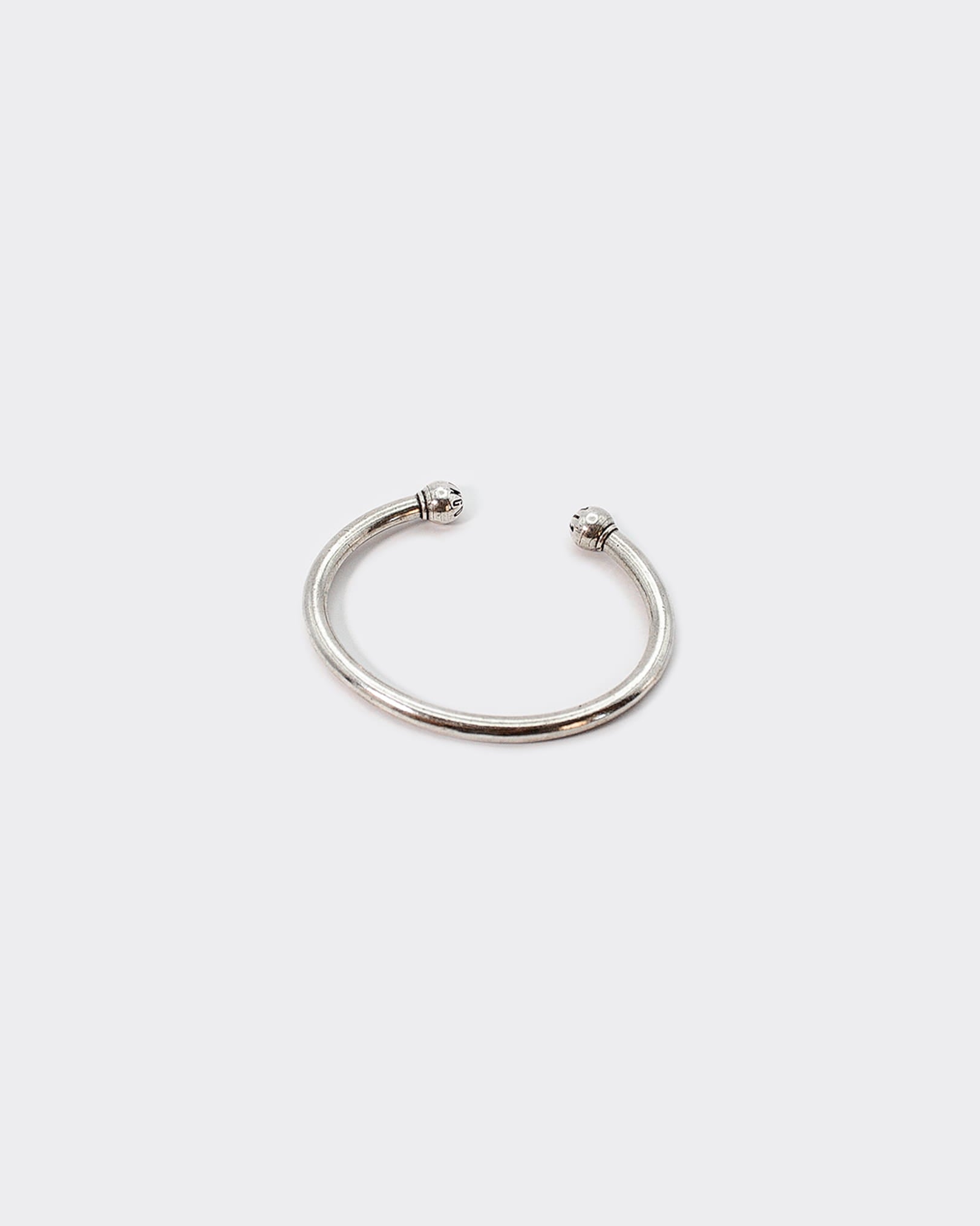 Atelier Domingo's bangle is made of a high-quality 925 Sterling silver plating (10 microns). It is adjustable to any wrist. It is made in Spain and for both men and women.