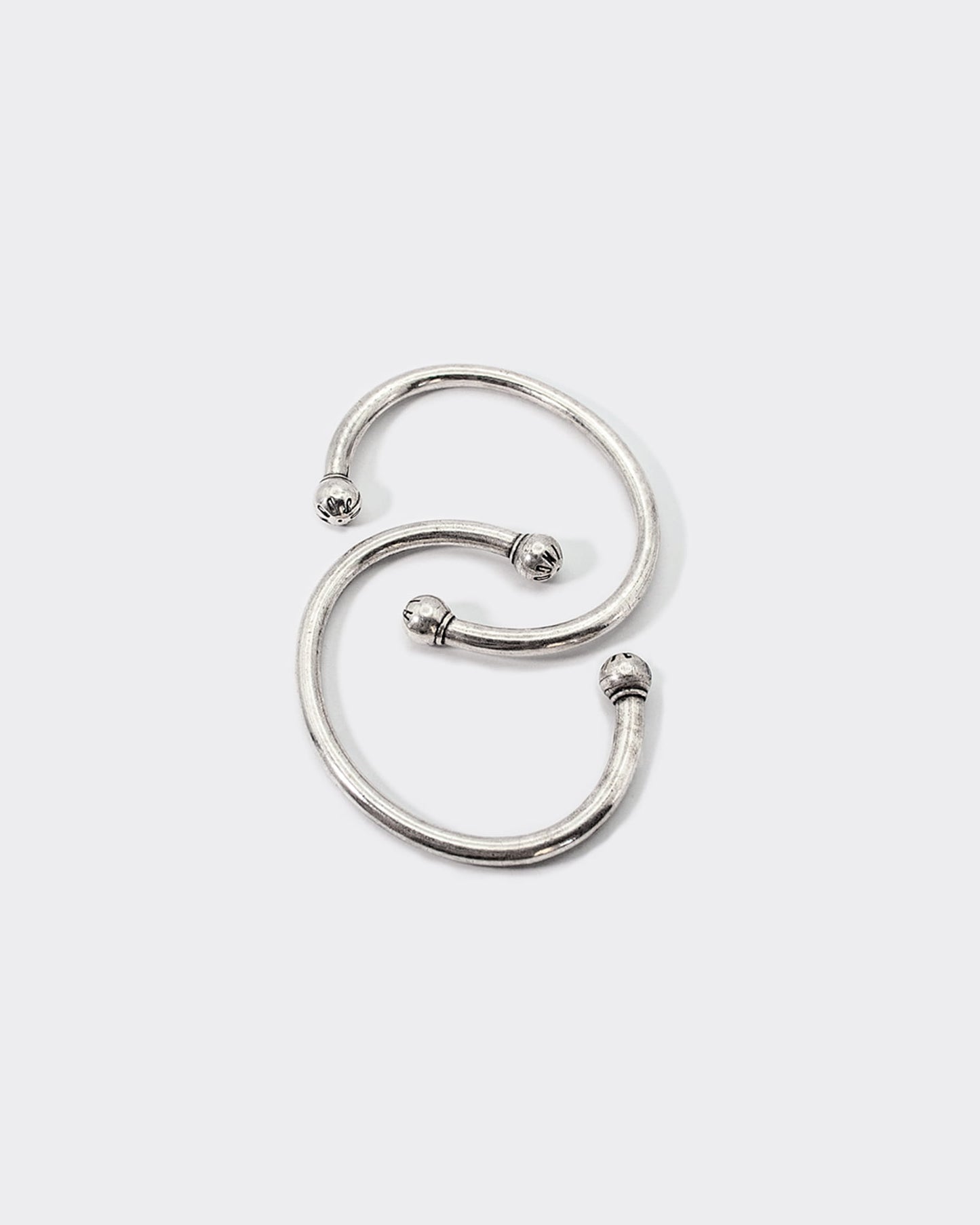 Atelier Domingo's bangle is made of a high-quality 925 Sterling silver plating (10 microns). It is adjustable to any wrist. It is made in Spain and for both men and women.