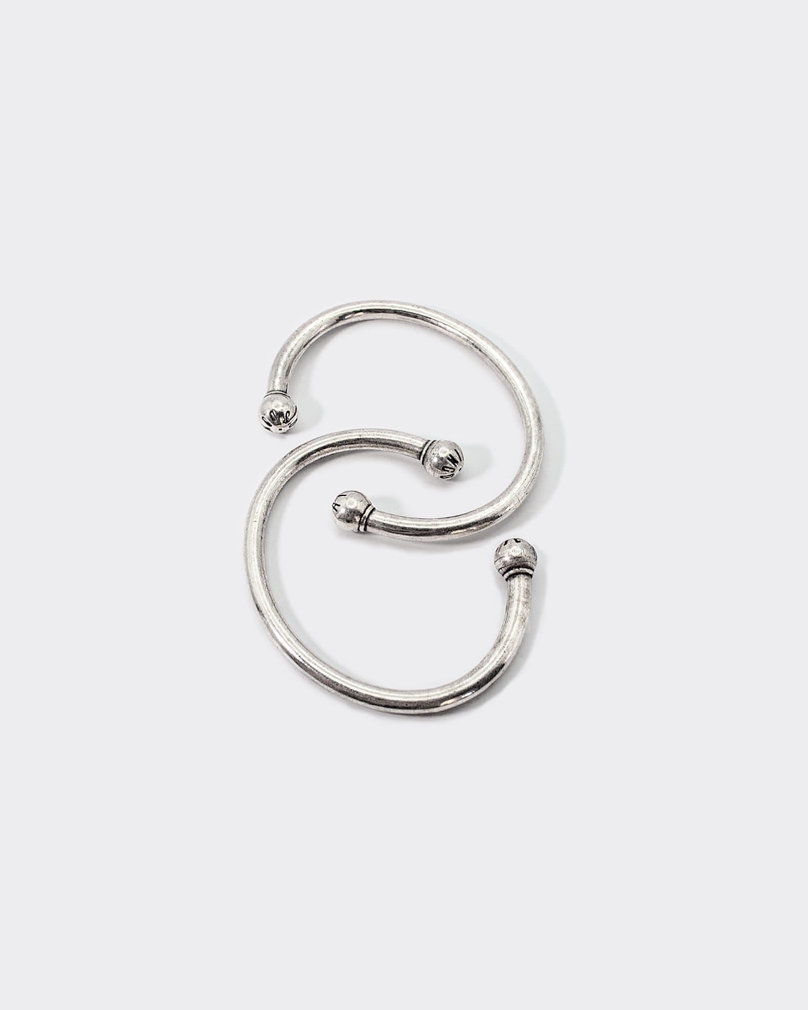 Atelier Domingo's bangle is made of a high-quality 925 Sterling silver plating (10 microns). It is adjustable to any wrist. It is made in Spain and for both men and women.