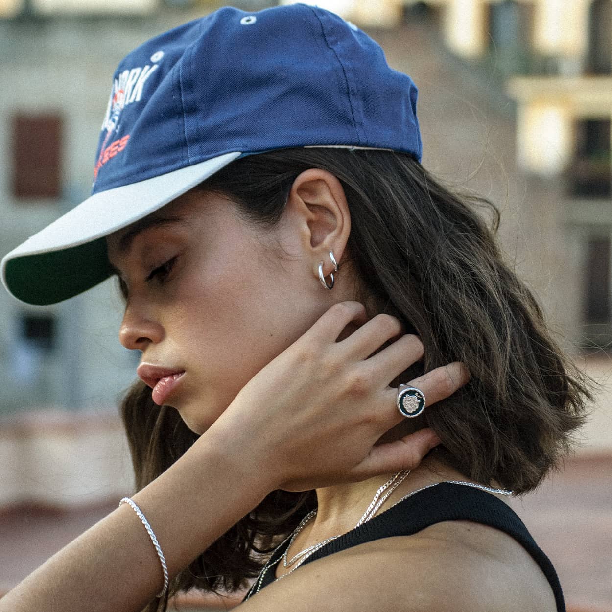 Atelier Domingo's Do's ring is our tribute to the family signet ring. This ring has been designed in France and is made for both men and women. This jewelry is made of a high-quality 925 Sterling silver plating.