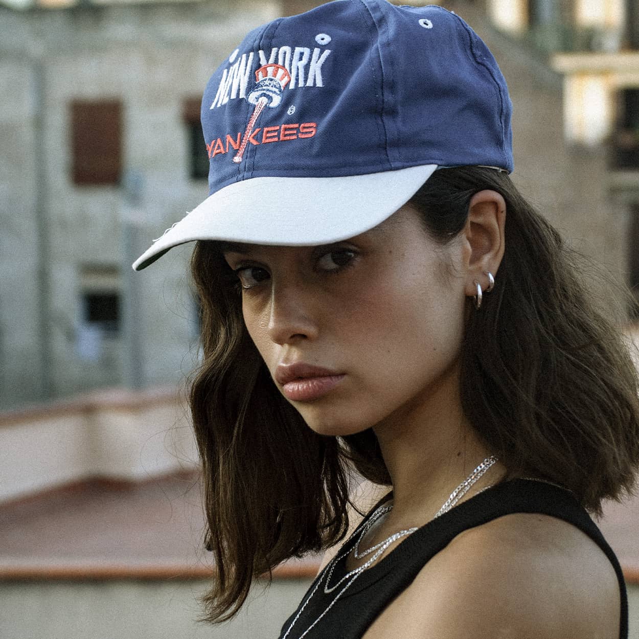 The Hoop 23 is a unisex, timeless and elegant earring designed by Atelier Domingo's. It is crafted in Italy and made of solid 925 Sterling silver. It is a tribute to the famous number 23 of the Chicago Bulls. It is made to be worn every day, by men and women.