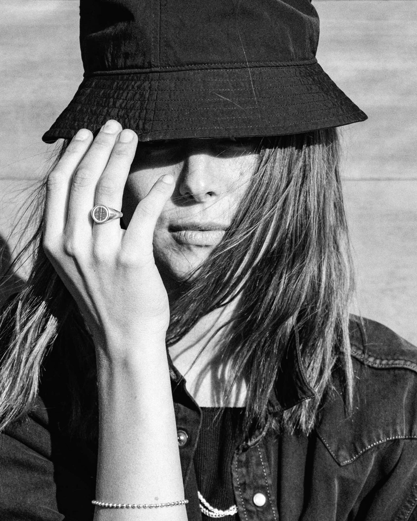 Atelier Domingo's Original silver ring is made in Spain. This unisex ring is for both men and women. This jewelry is made of a high-quality 925 Sterling silver plating. A timeless ring for both men and women.
