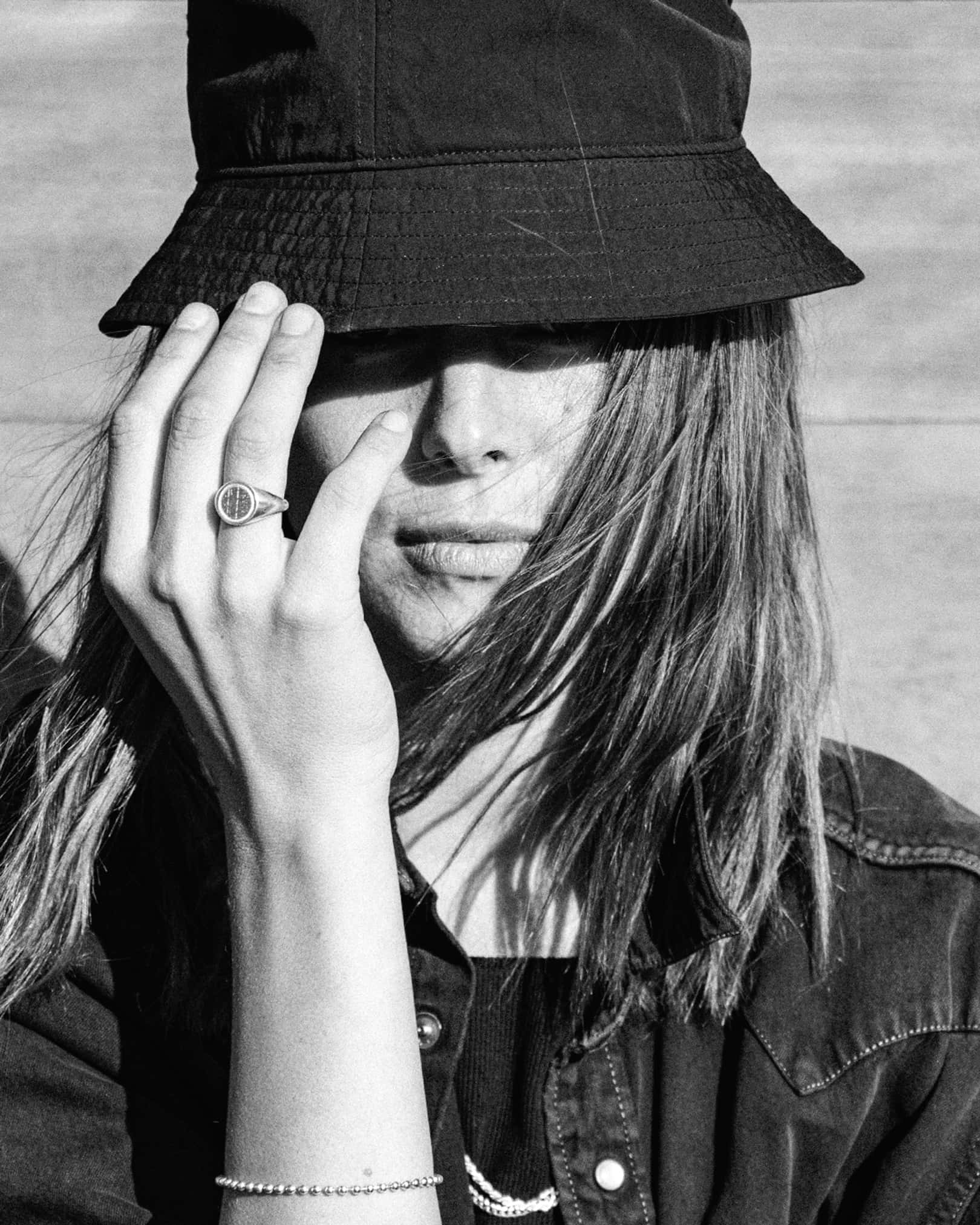 Atelier Domingo's Original silver ring is made in Spain. This unisex ring is for both men and women. This jewelry is made of a high-quality 925 Sterling silver plating. A timeless ring for both men and women.
