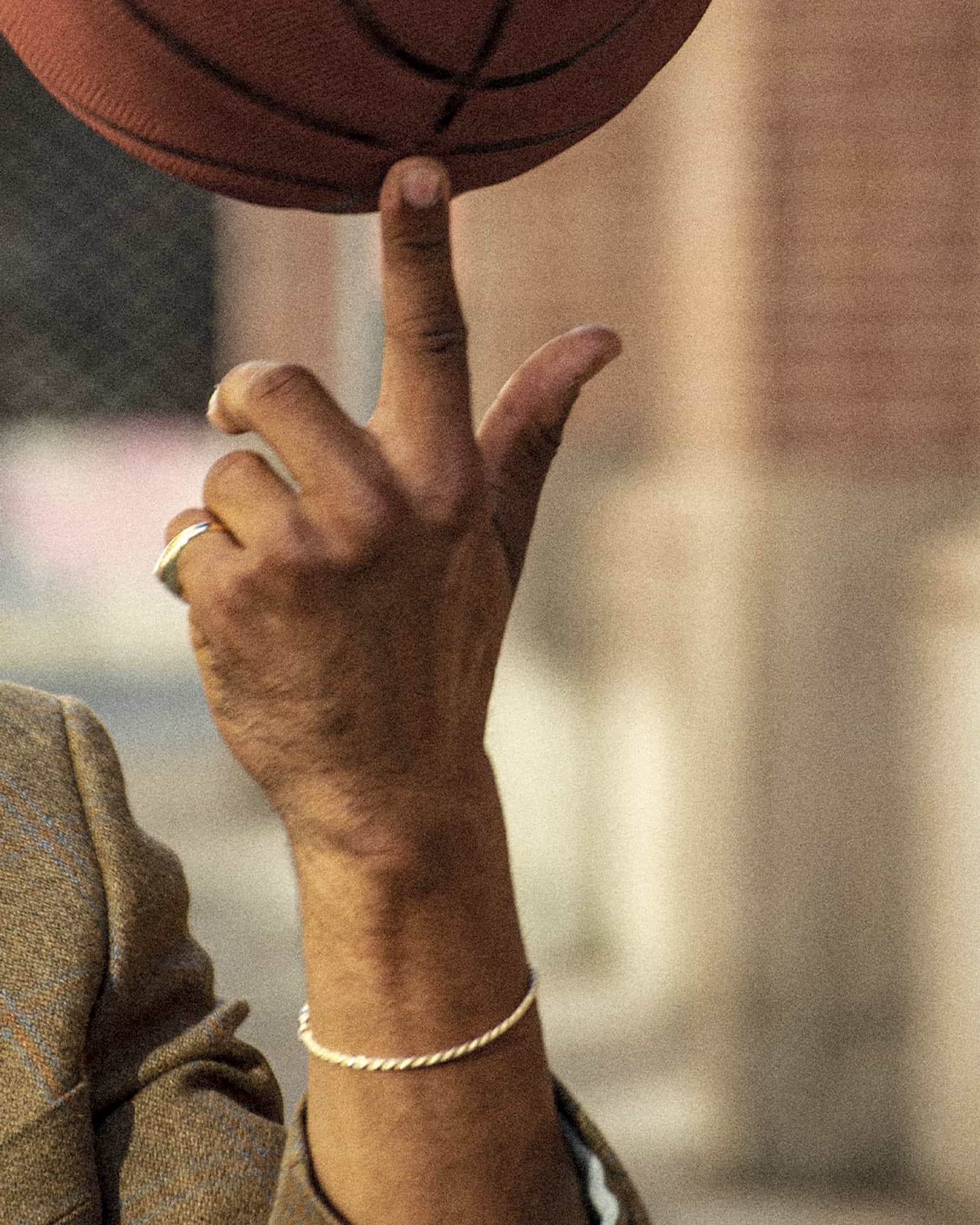 The Rope bracelet is an elegant and unisex piece of jewelry, crafted in Italy and made of 925 Sterling Silver with a high-quality 18 karat gold plating. Every jewelry is designed by Atelier Domingo's in France and is made to be worn by both men and women.