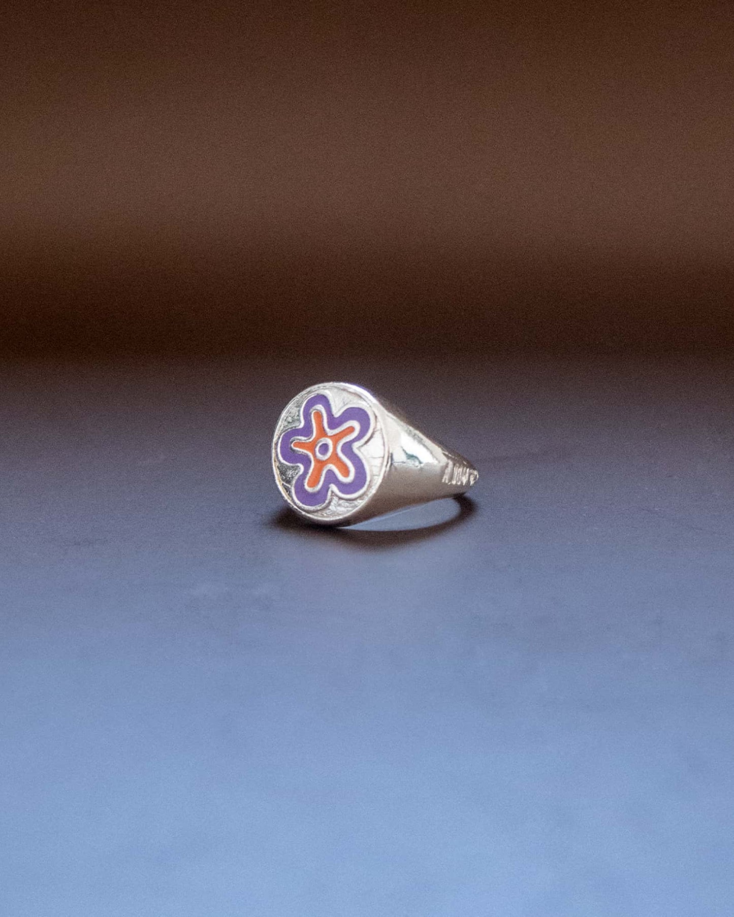 Atelier Domingo's Soul ring is our tribute to the hip-hop group De La Soul. This ring has been designed in France and is made for both men and women. This jewelry is made of a high-quality 925 Sterling silver plating.