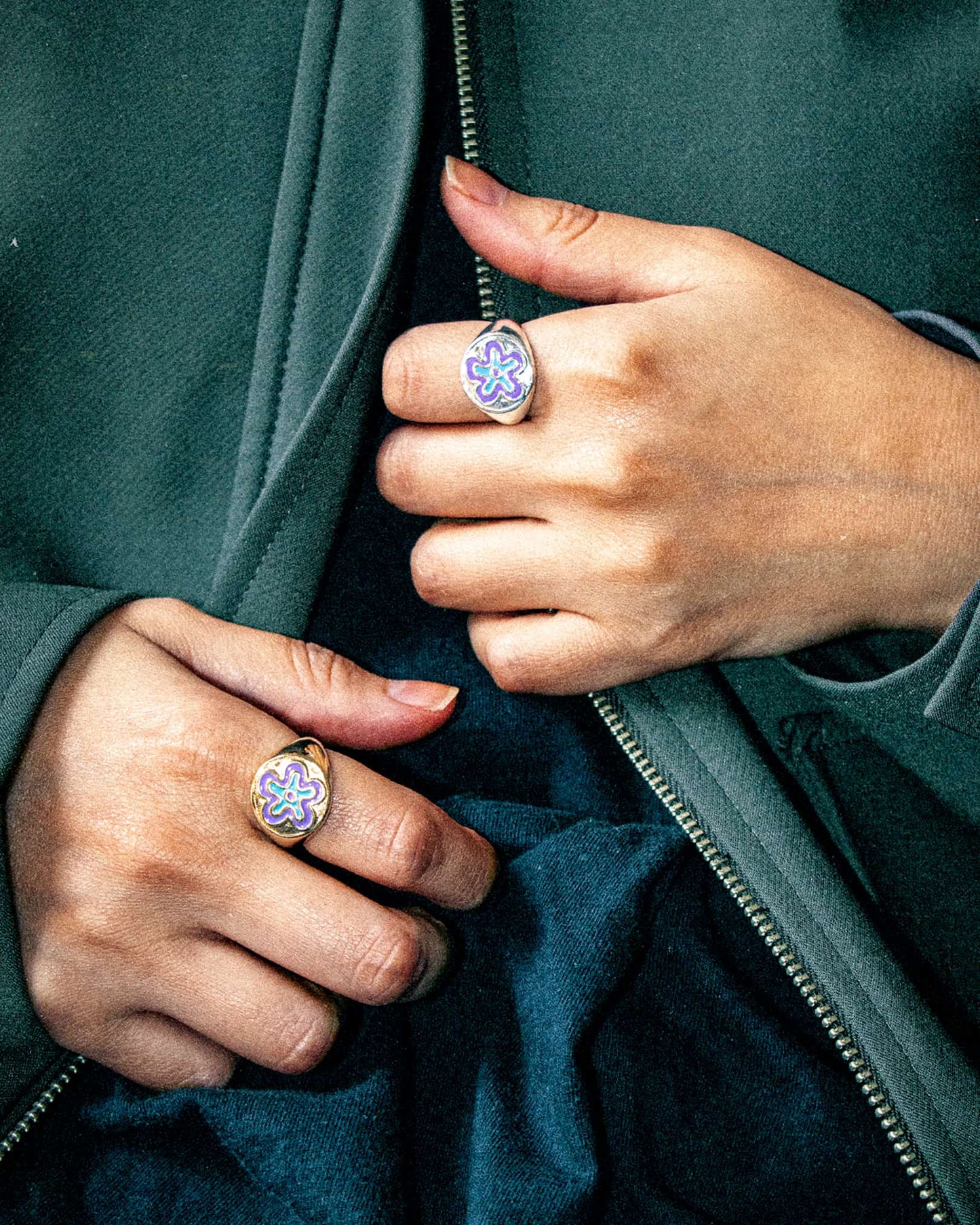 Atelier Domingo's Soul ring is our tribute to the hip-hop group De La Soul. This ring has been designed in France and is made for both men and women. This jewelry is made of a high-quality 24 karat gold plating.