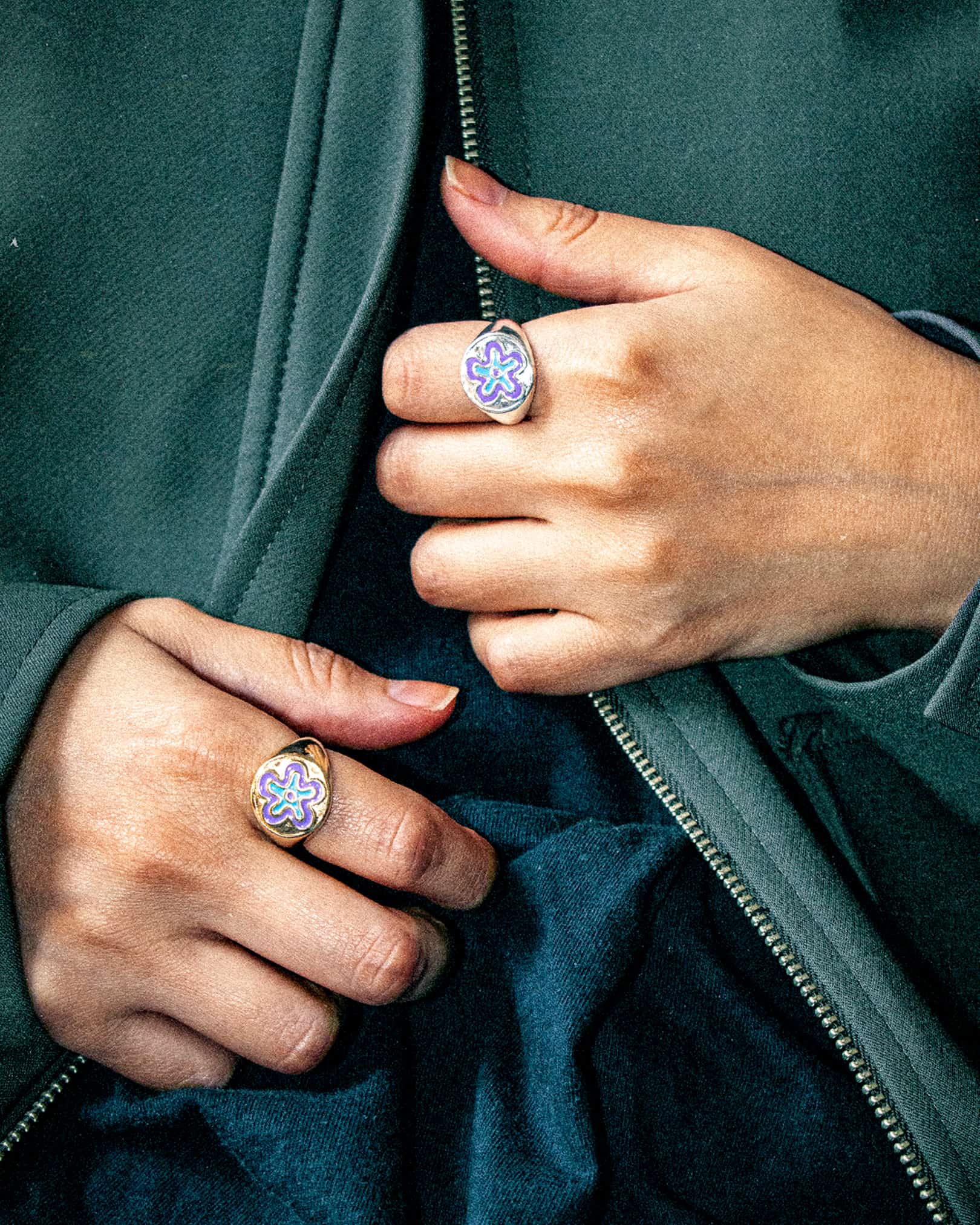 Atelier Domingo's Soul ring is our tribute to the hip-hop group De La Soul. This ring has been designed in France and is made for both men and women. This jewelry is made of a high-quality 24 karat gold plating.