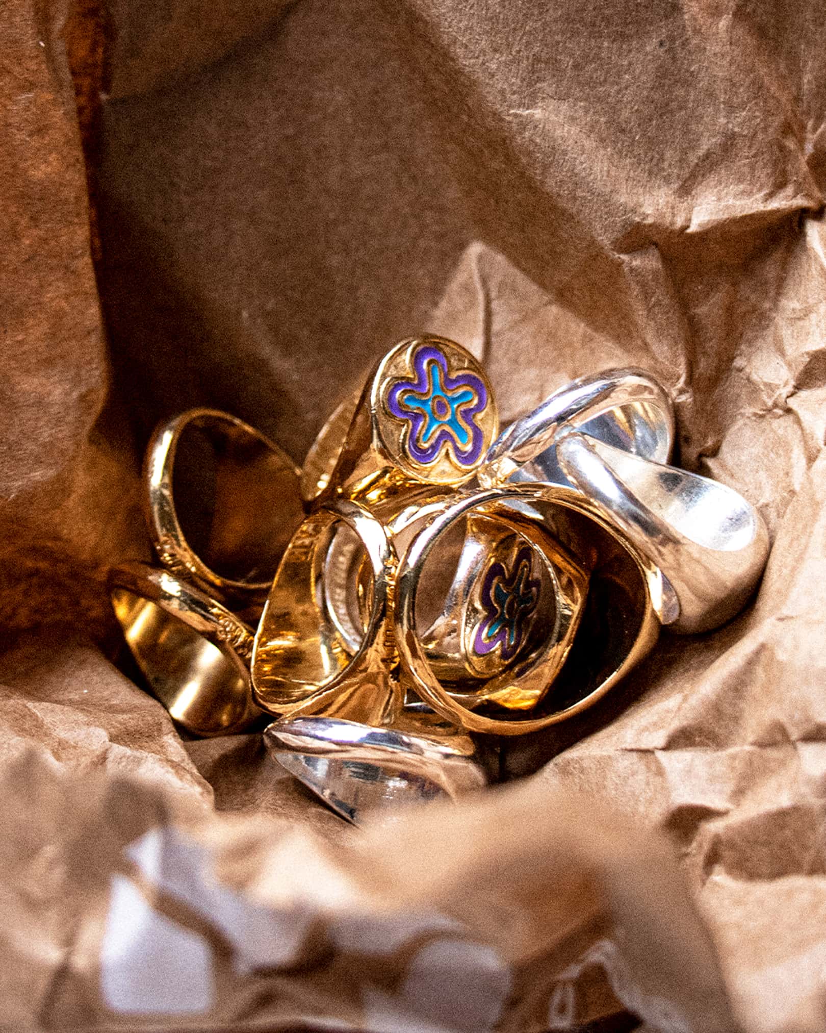 Atelier Domingo's Soul ring is our tribute to the hip-hop group De La Soul. This ring has been designed in France and is made for both men and women. This jewelry is made of a high-quality 24 karat gold plating.
