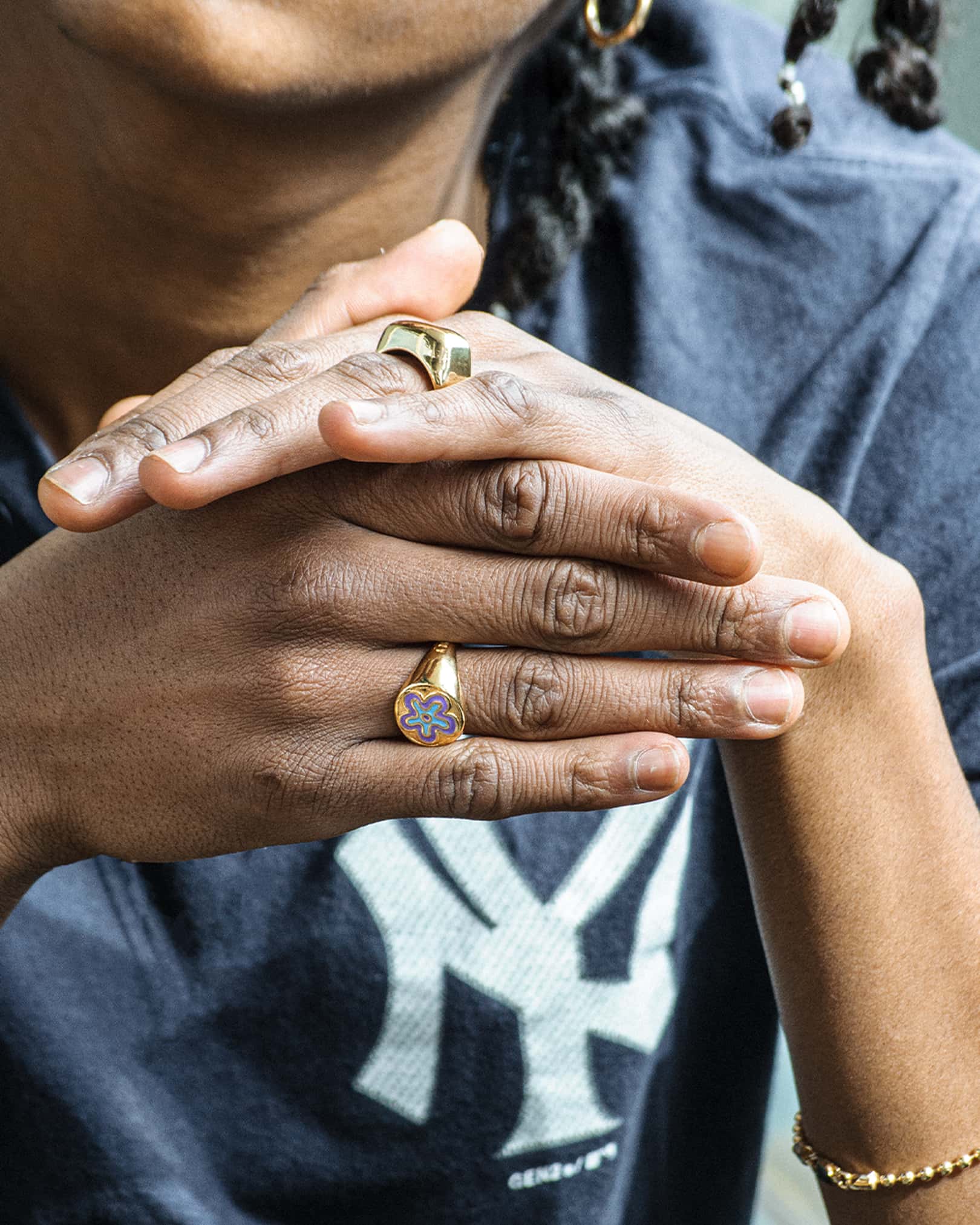 Atelier Domingo's Soul ring is our tribute to the hip-hop group De La Soul. This ring has been designed in France and is made for both men and women. This jewelry is made of a high-quality 24 karat gold plating.