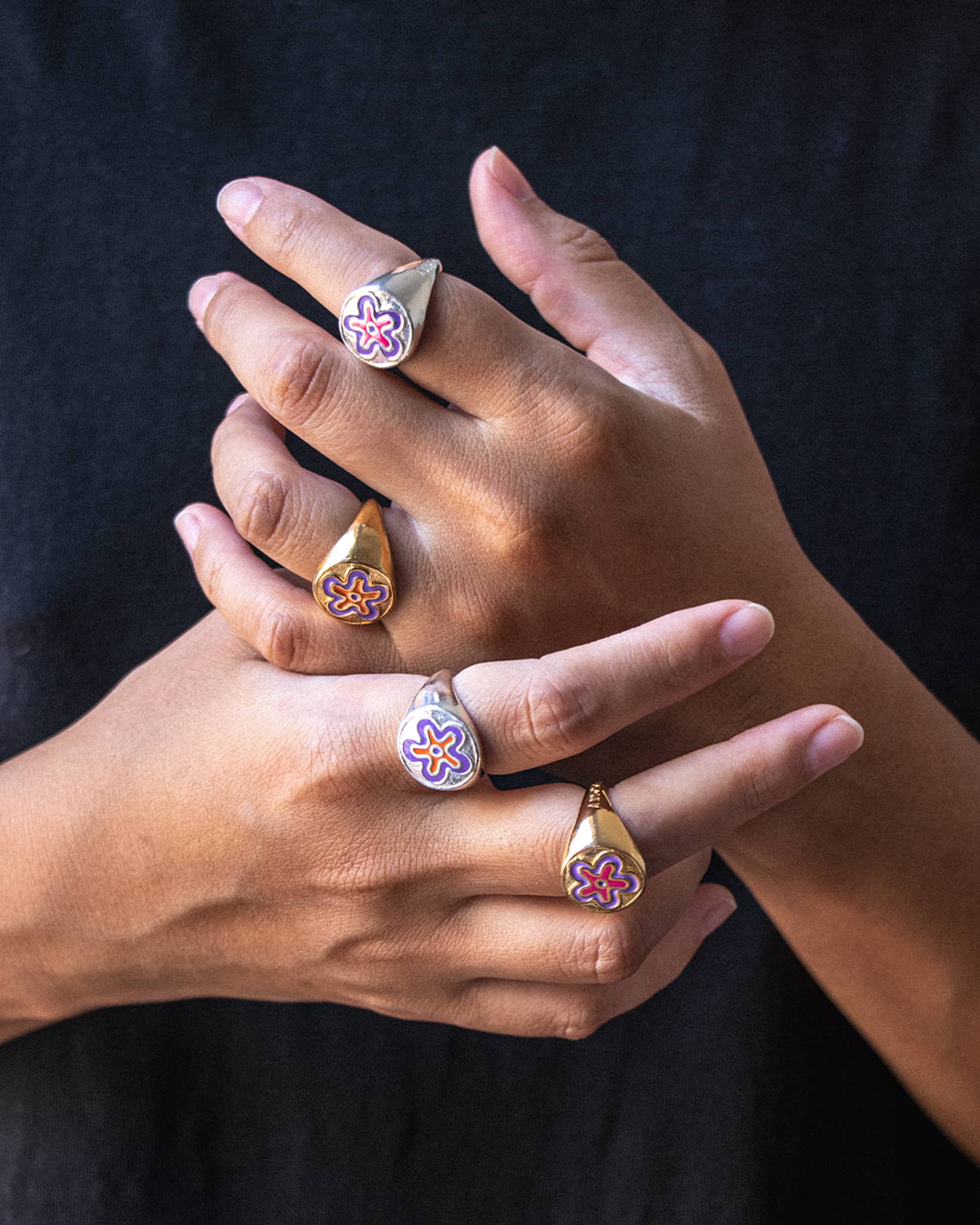 Atelier Domingo's Soul ring is our tribute to the hip-hop group De La Soul. This ring has been designed in France and is made for both men and women. This jewelry is made of a high-quality 24 karat gold plating.