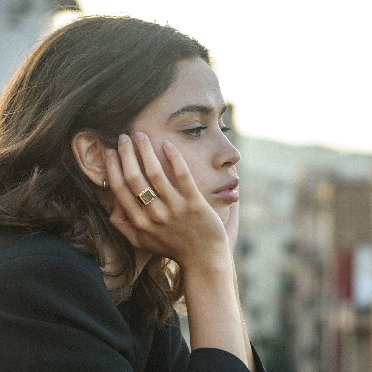 Atelier Domingo's Square ring is a promise of timeless elegance. This ring has been designed in France and is made in Spain, for both men and women. Handcrafted for a vintage finishing, this jewelry is made of a high-quality 24 karat gold plating.