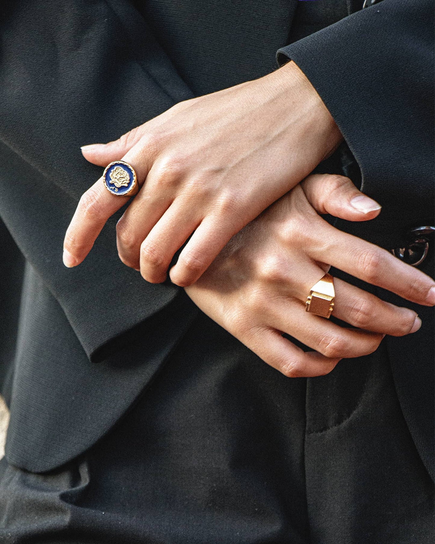 Atelier Domingo's Square ring is a promise of timeless elegance. This ring has been designed in France and is made in Spain, for both men and women. Handcrafted for a vintage finishing, this jewelry is made of a high-quality 24 karat gold plating.