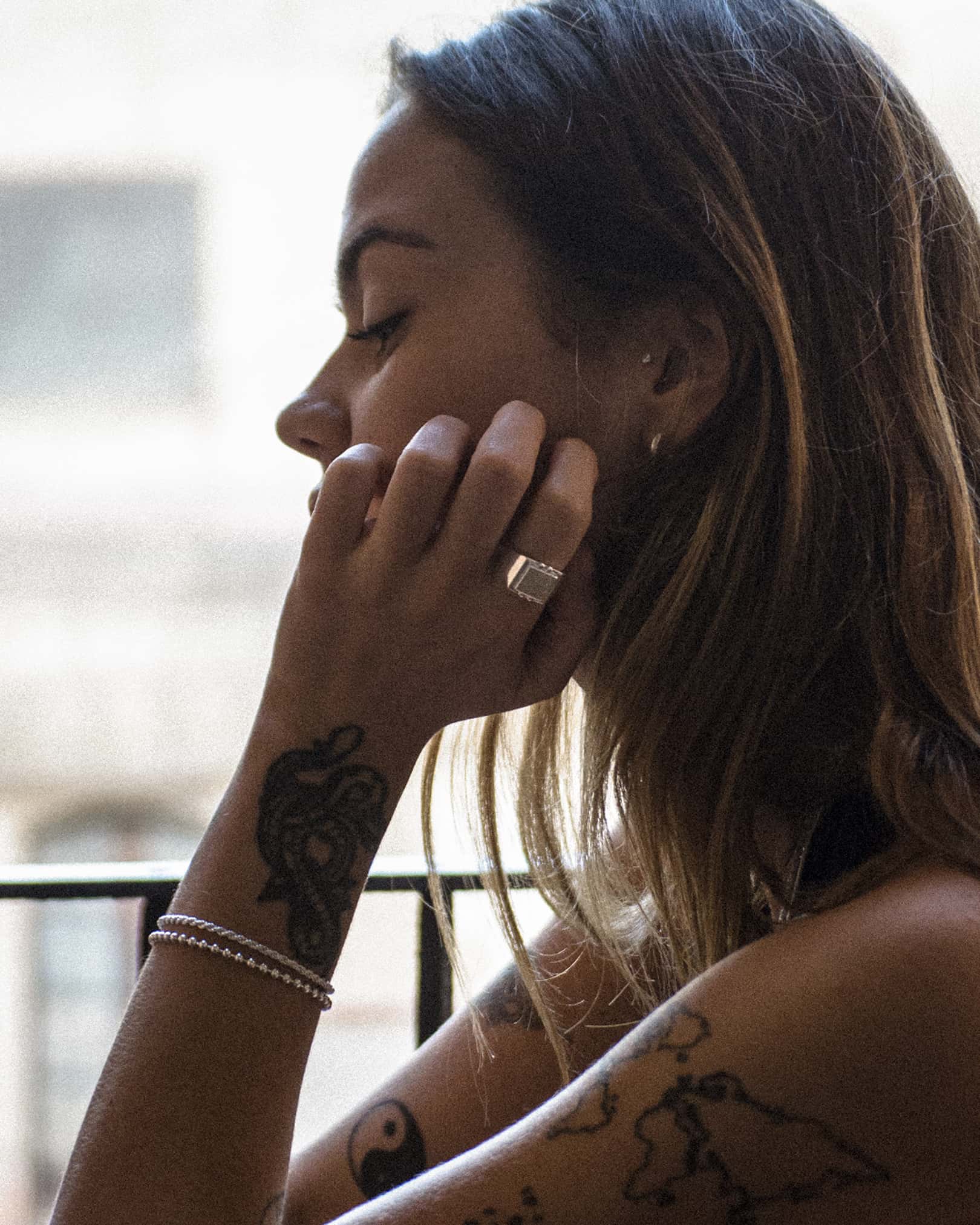 Atelier Domingo's Square ring is a promise of timeless elegance. This ring has been designed in France and is made in Spain, for both men and women. Handcrafted for a vintage finishing, this jewelry is made of a high-quality 925 Sterling silver plating.