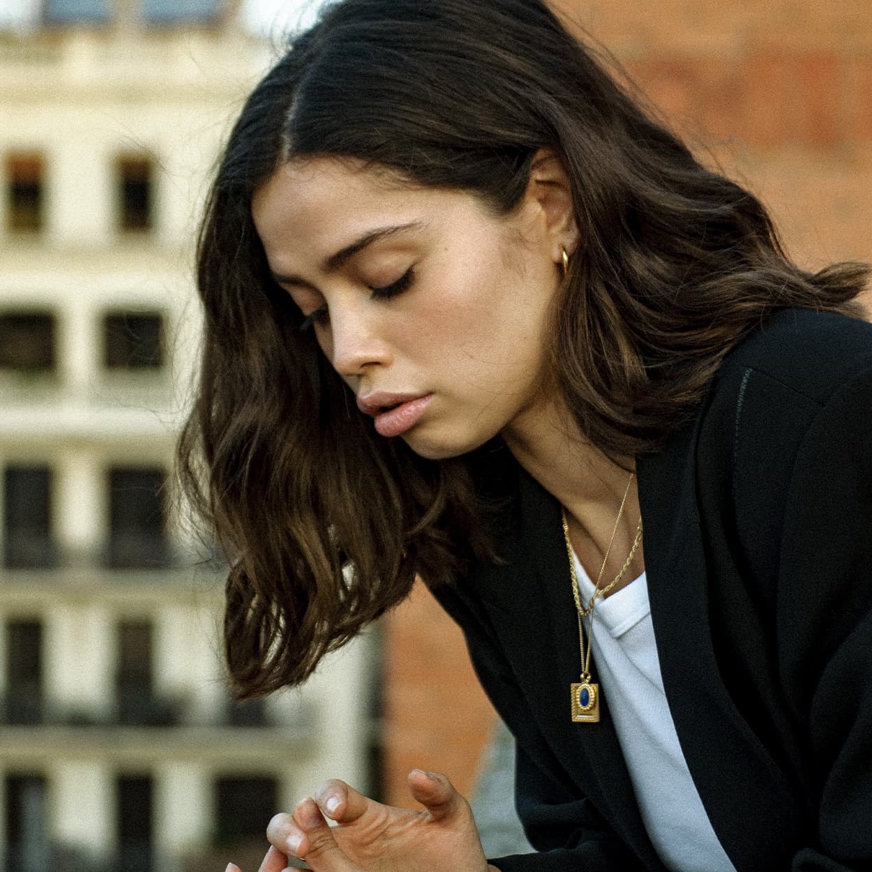 Atelier Domingo's Wallace necklace is a tribute to Christopher Wallace, a.k.a The Notorious B.I.G. Made in Spain, this jewelry is designed to be unisex, for both men and women. The pendant is made of a high-quality 24 karat gold plating. The cuban chain is made of solid 925 Sterling silver with a high-quality 18 karat gold plating.
