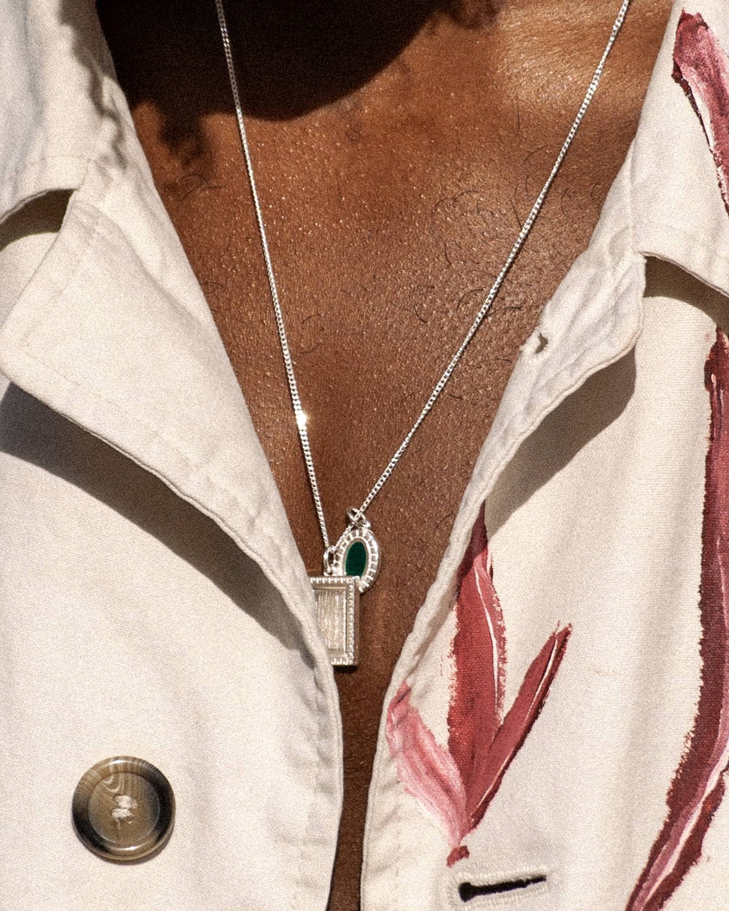 Atelier Domingo's Wallace necklace is a tribute to Christopher Wallace, a.k.a The Notorious B.I.G. Made in Spain, this jewelry is designed to be unisex, for both men and women. The pendant is made of a high-quality 925 Sterling silver plating. The cuban chain is made of solid 925 Sterling silver.