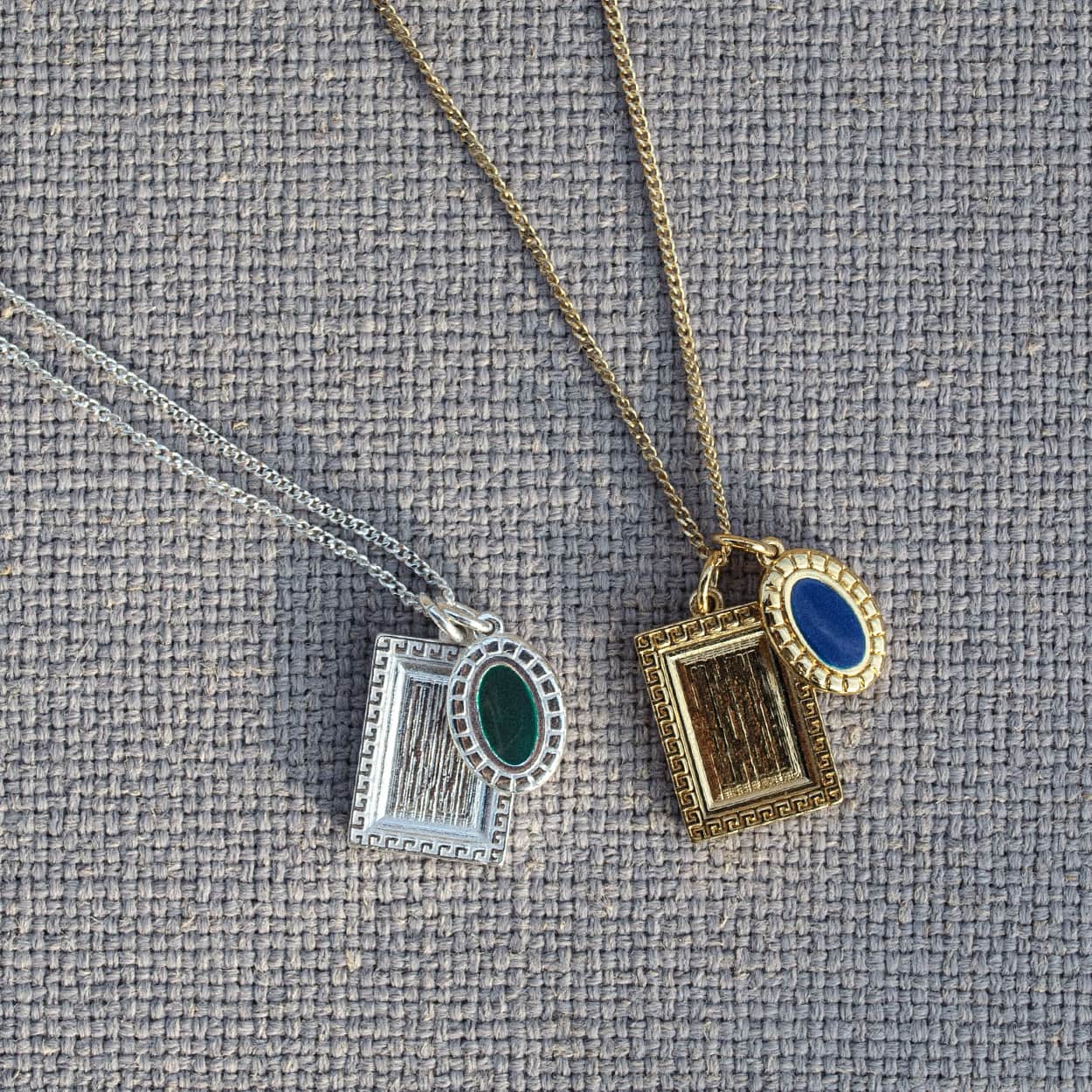 Atelier Domingo's Wallace necklace is a tribute to Christopher Wallace, a.k.a The Notorious B.I.G. Made in Spain, this jewelry is designed to be unisex, for both men and women. The pendant is made of a high-quality 925 Sterling silver plating. The cuban chain is made of solid 925 Sterling silver.