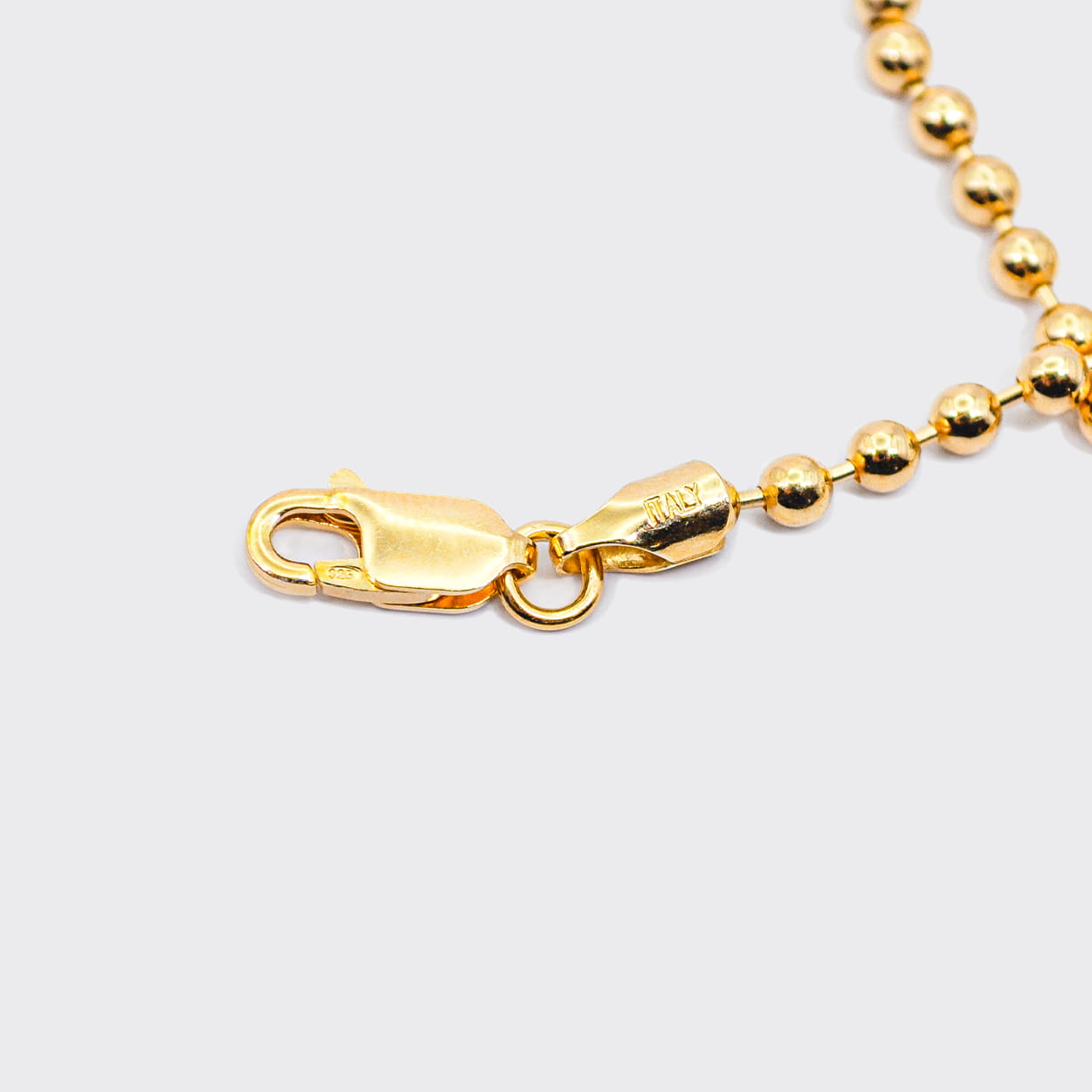 The beads bracelet is an elegant and unisex piece of jewelry, crafted in Italy and made of 925 Sterling Silver with a high-quality 18 karat gold plating. Every jewelry is designed by Atelier Domingo's in France and is made to be worn by both men and women.