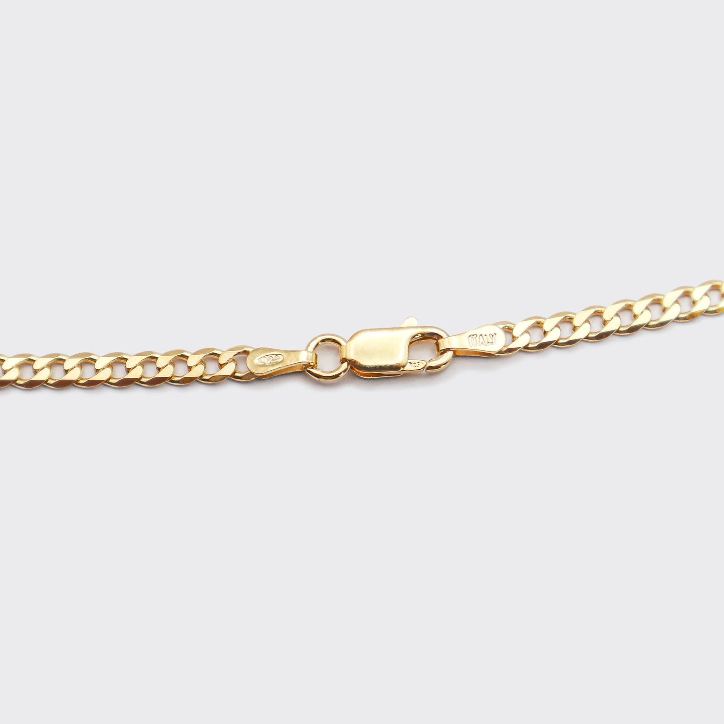 The Cuban Chain is an elegant and unisex piece of jewelry, crafted in Italy and made of 925 Sterling Silver with a high-quality 18 karat gold plating. Every jewelry is designed by Atelier Domingo's in France and is made to be worn by both men and women.