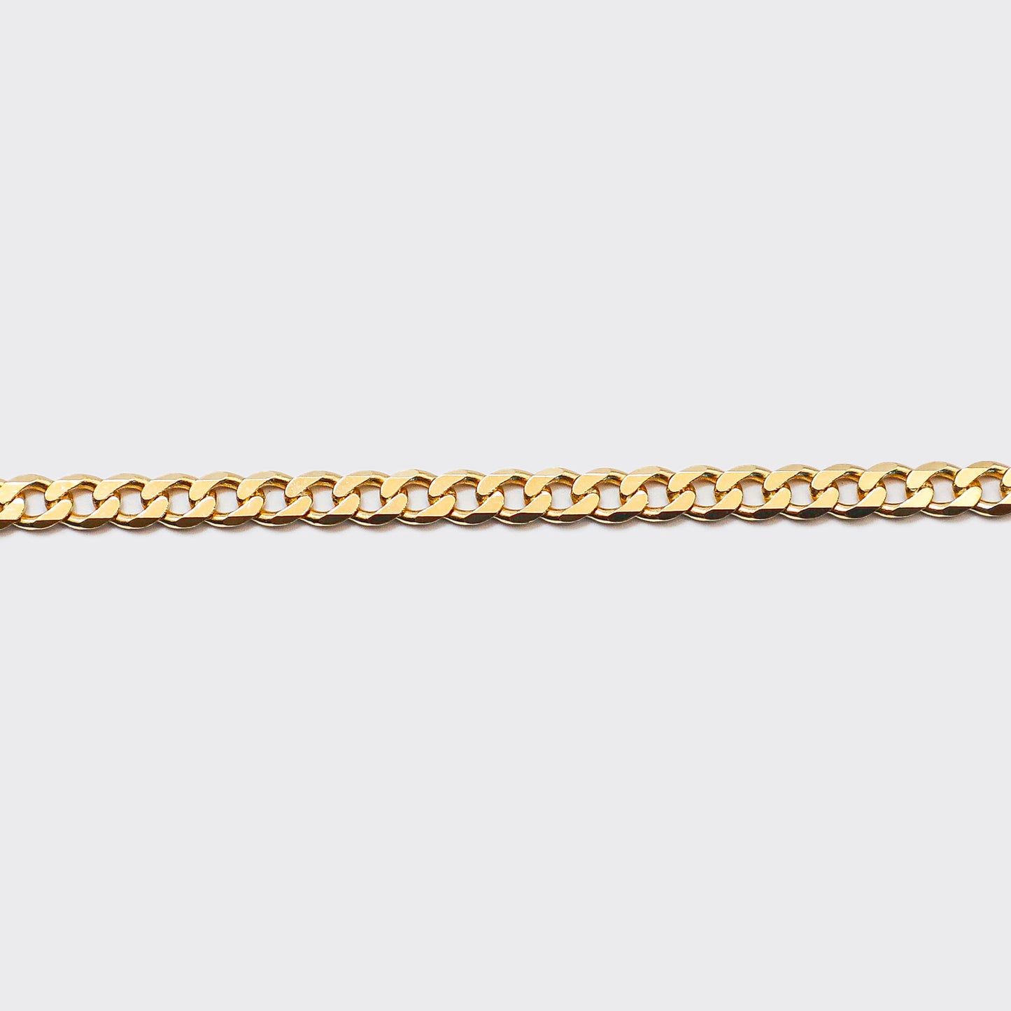 The Cuban Chain is an elegant and unisex piece of jewelry, crafted in Italy and made of 925 Sterling Silver with a high-quality 18 karat gold plating. Every jewelry is designed by Atelier Domingo's in France and is made to be worn by both men and women.