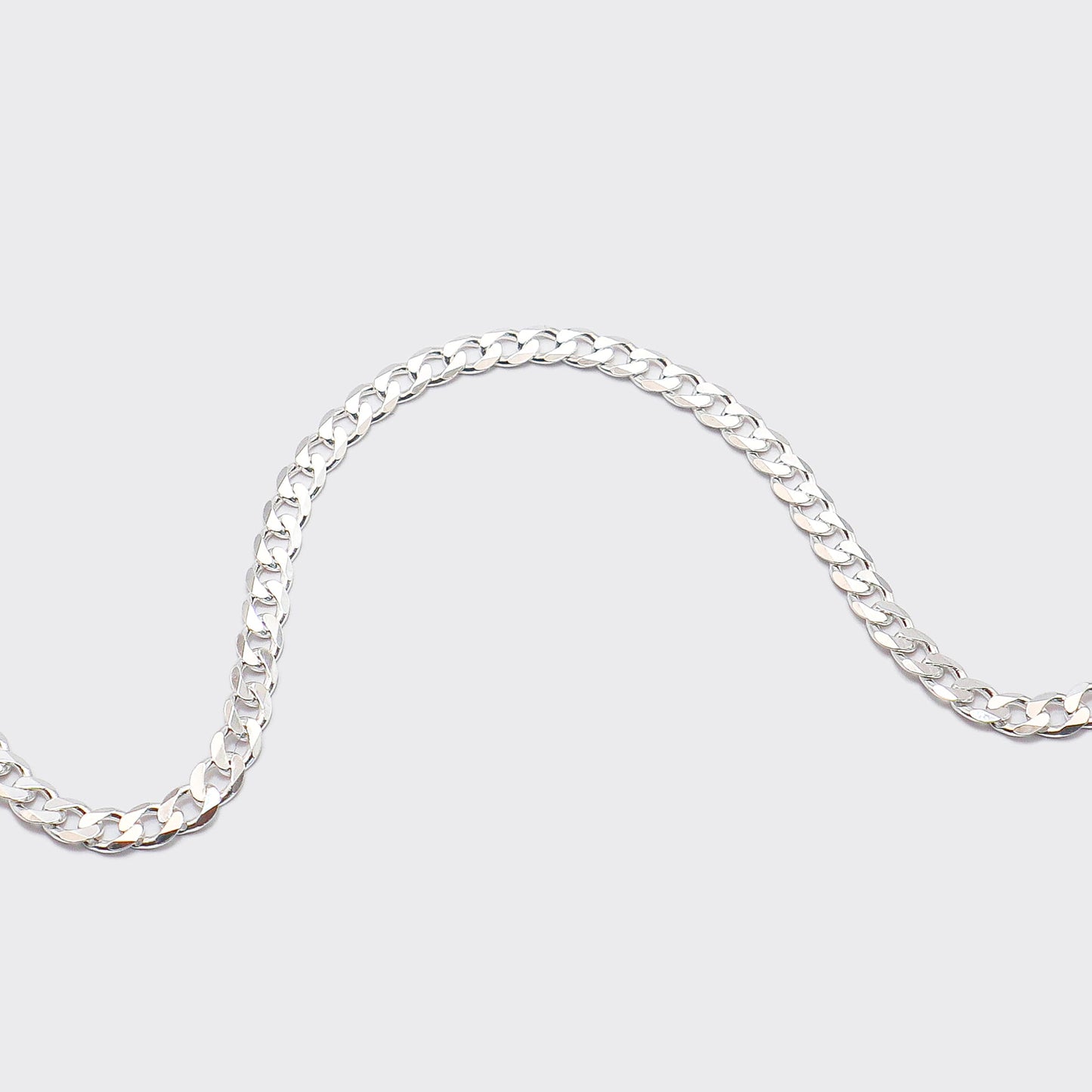 The Cuban chain is an elegant and unisex piece of jewelry, crafted in Italy and made of 925 Sterling Silver. Every jewelry is designed by Atelier Domingo's in France and is made to be worn by both men and women.