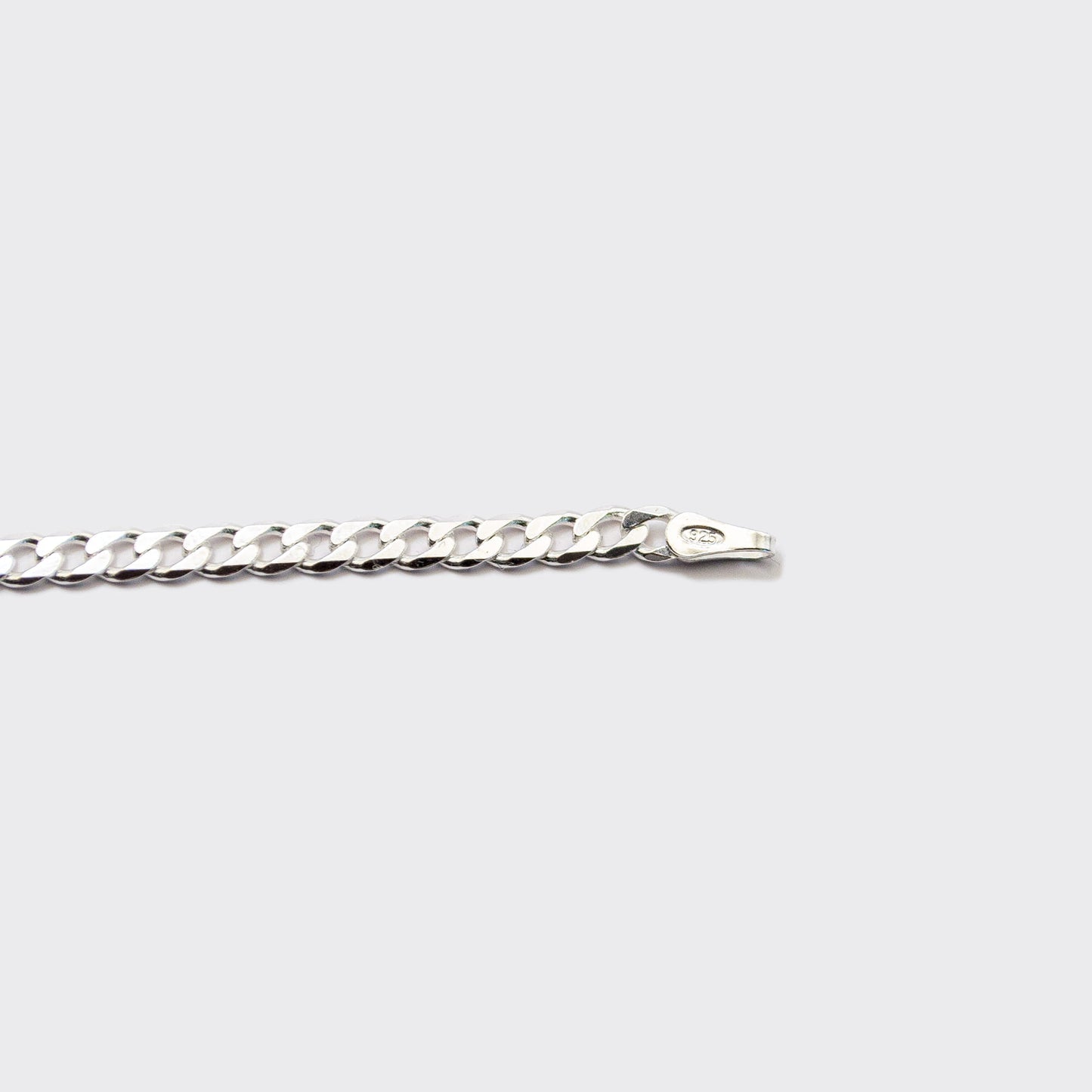 The Cuban chain is an elegant and unisex piece of jewelry, crafted in Italy and made of 925 Sterling Silver. Every jewelry is designed by Atelier Domingo's in France and is made to be worn by both men and women.