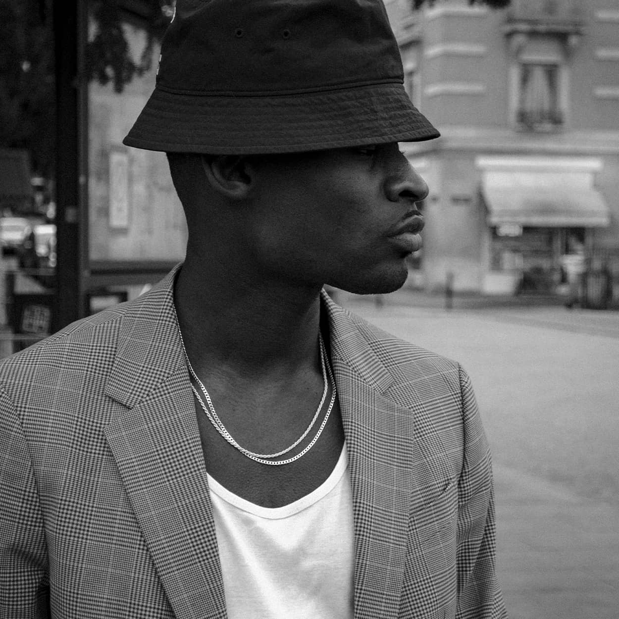 The Cuban chain is an elegant and unisex piece of jewelry, crafted in Italy and made of 925 Sterling Silver. Every jewelry is designed by Atelier Domingo's in France and is made to be worn by both men and women.