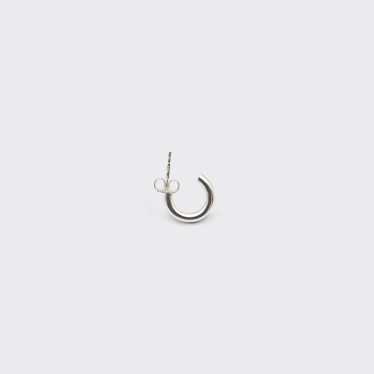 The Hoop 23 is a unisex, timeless and elegant earring designed by Atelier Domingo's. It is crafted in Italy and made of solid 925 Sterling silver. It is a tribute to the famous number 23 of the Chicago Bulls. It is made to be worn every day, by men and women.