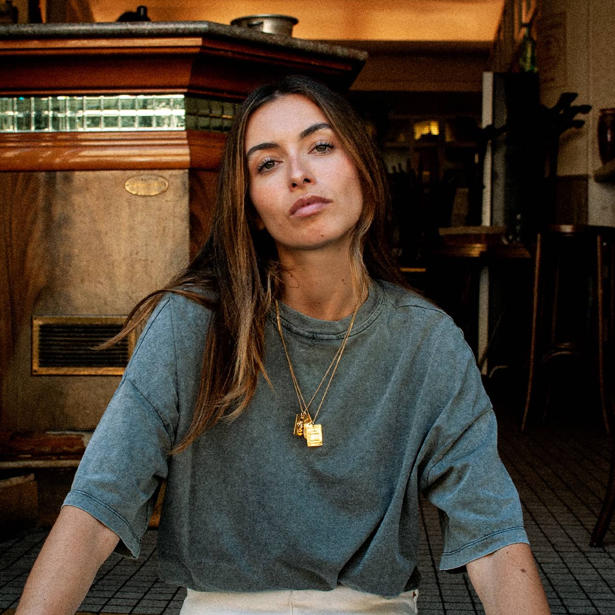 Atelier Domingo's L'Amour necklace is made in Spain. This jewelry is unisex. It is for both men and women. The pendant is made of a high-quality 24 karat gold plating. The cuban chain is made of solid 925 Sterling silver with a high-quality 18 karat gold plating.