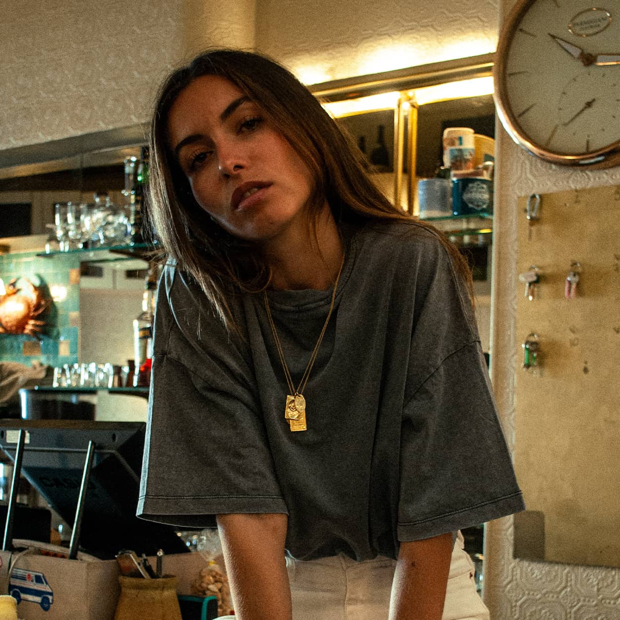 Atelier Domingo's L'Amour necklace is made in Spain. This jewelry is unisex. It is for both men and women. The pendant is made of a high-quality 24 karat gold plating. The cuban chain is made of solid 925 Sterling silver with a high-quality 18 karat gold plating.