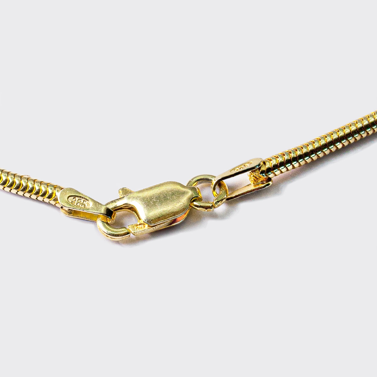 Atelier Domingo's Mamba gold bracelet is made of solid 925 Sterling silver with a high-quality 18 karat gold plating. This unisex bracelet is the classic snake chain. This jewelry is made in Italy and designed to be a bracelet for both men and women.