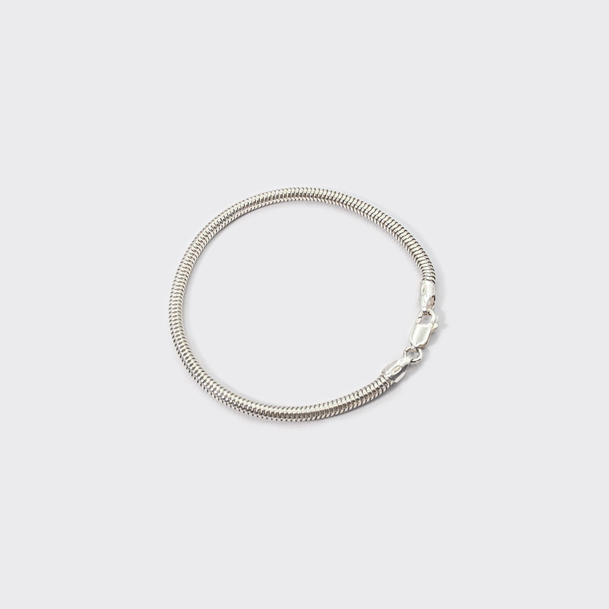 Atelier Domingo's Mamba silver bracelet is made of solid 925 Sterling silver. This unisex bracelet is the classic snake chain. This jewelry is made in Italy and designed to be a bracelet for both men and women.