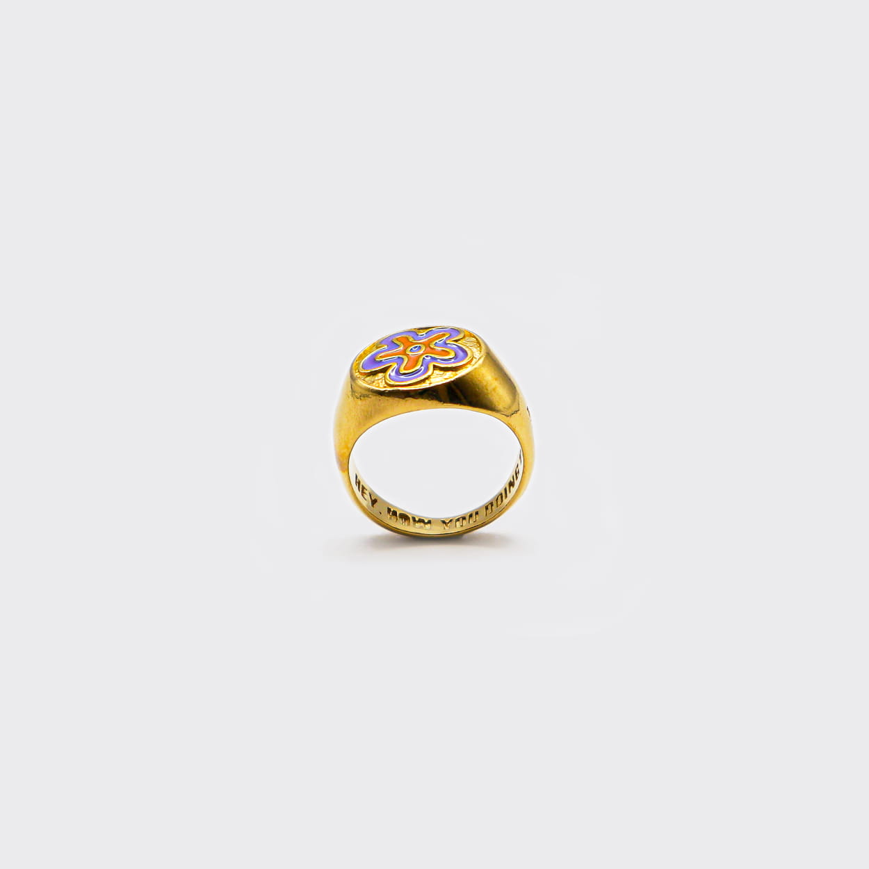 Atelier Domingo's Soul ring is our tribute to the hip-hop group De La Soul. This ring has been designed in France and is made for both men and women. This jewelry is made of a high-quality 24 karat gold plating.
