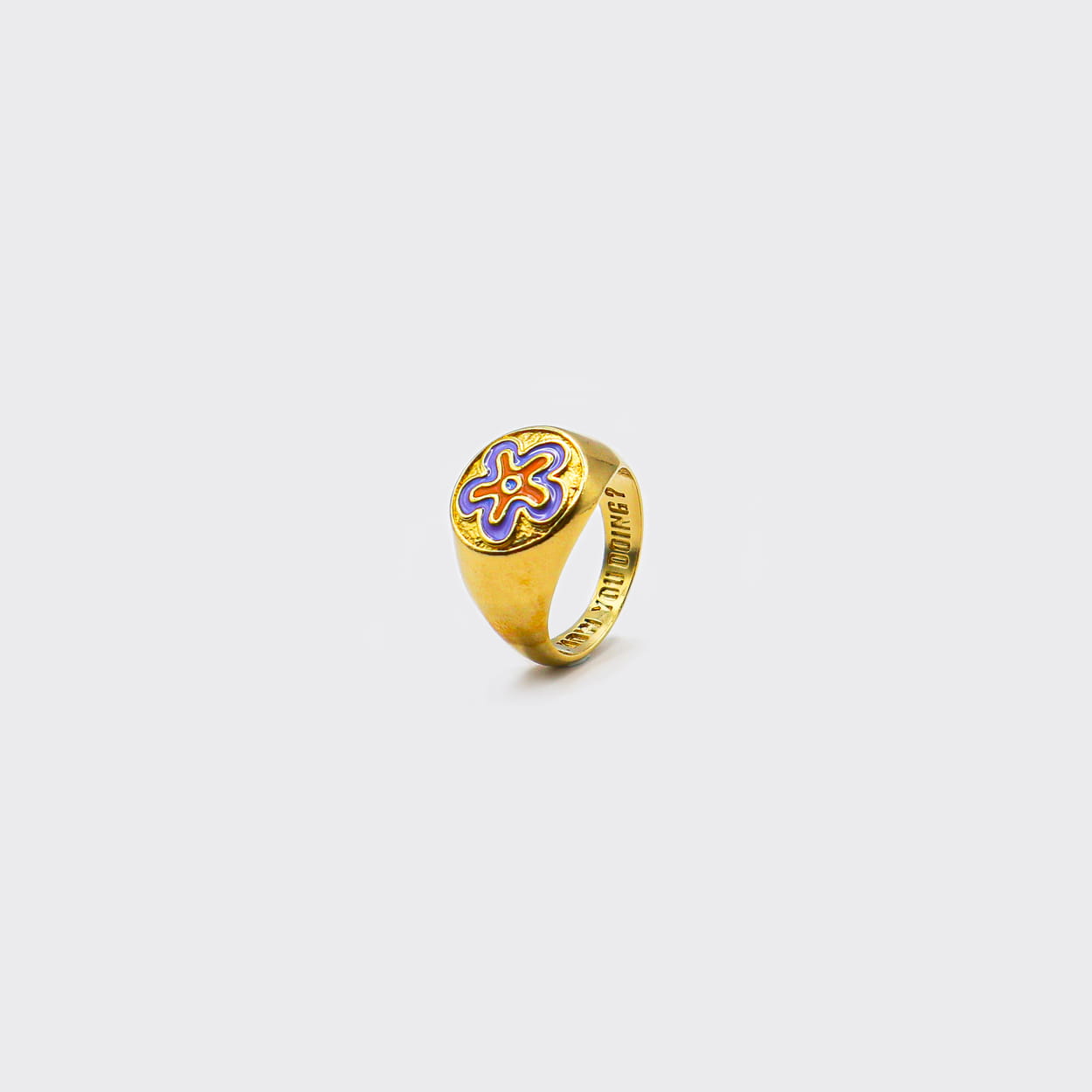 Atelier Domingo's Soul ring is our tribute to the hip-hop group De La Soul. This ring has been designed in France and is made for both men and women. This jewelry is made of a high-quality 24 karat gold plating.
