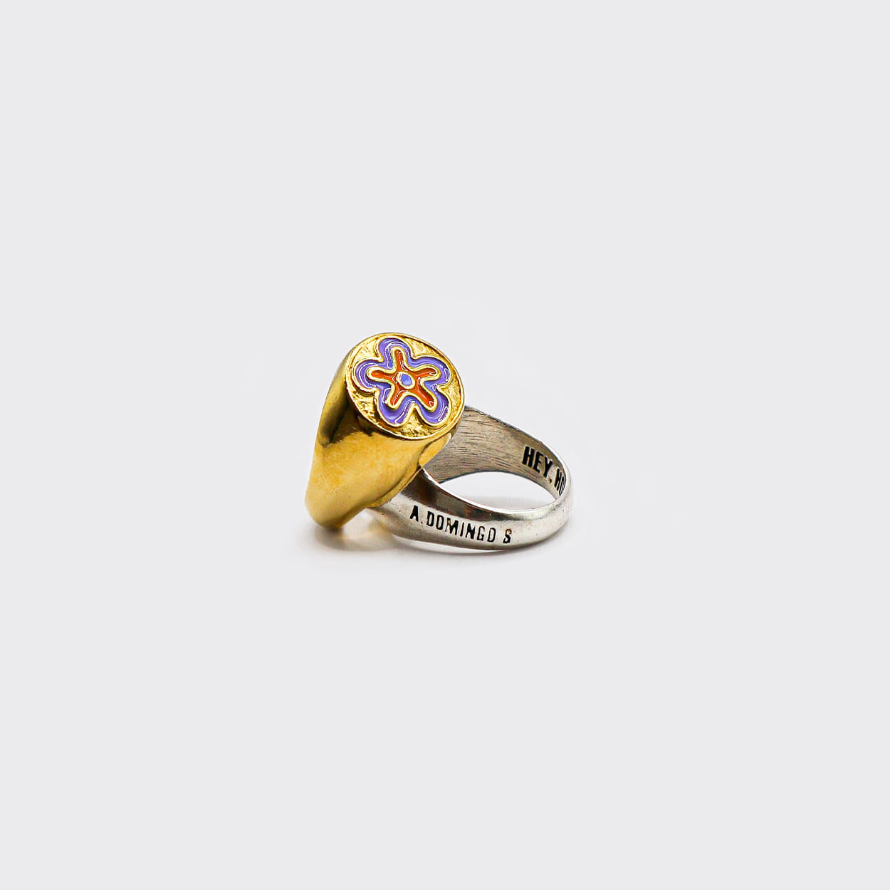 Atelier Domingo's Soul ring is our tribute to the hip-hop group De La Soul. This ring has been designed in France and is made for both men and women. This jewelry is made of a high-quality 24 karat gold plating.
