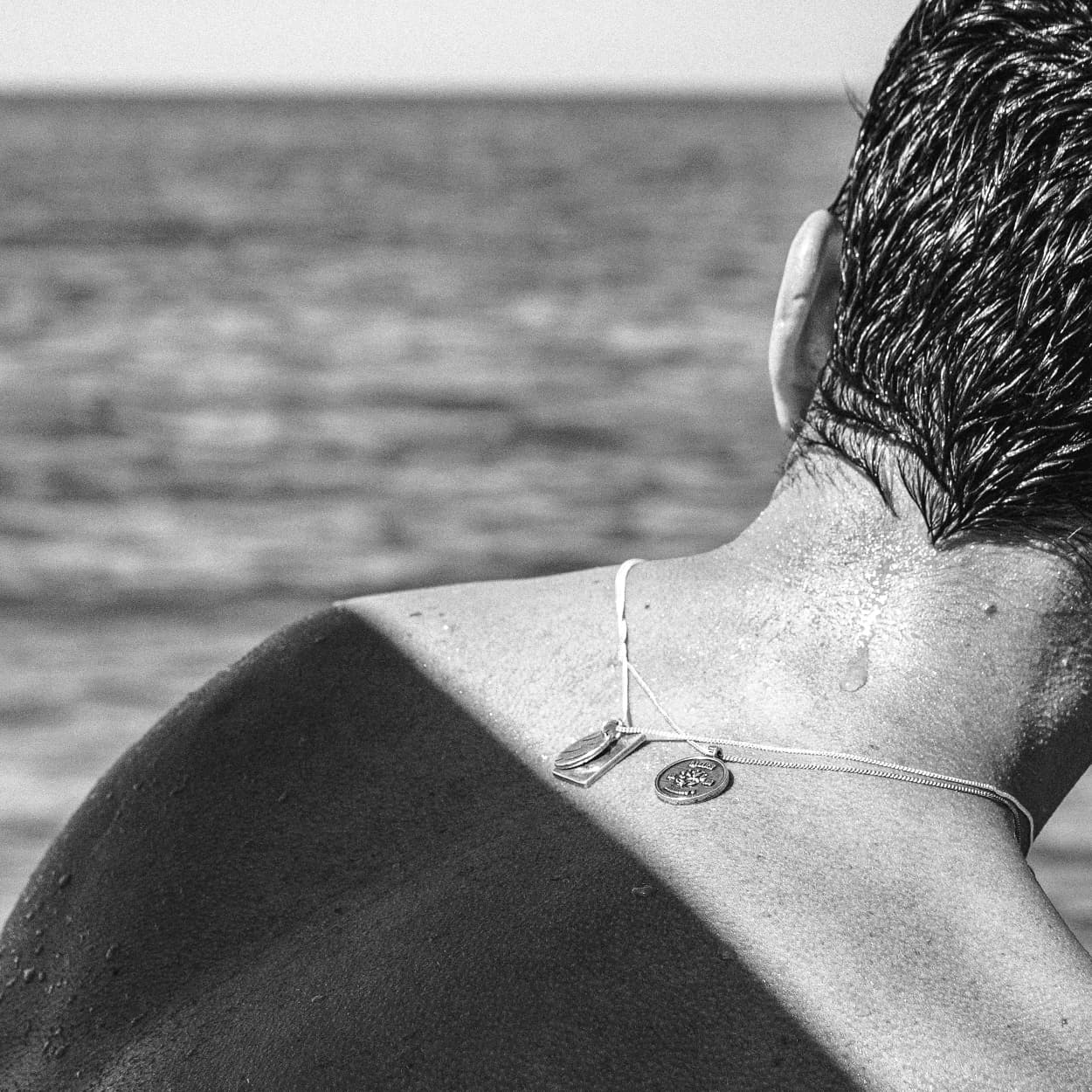 Atelier Domingo's State of Mind silver necklace is designed in France and made in Spain. This necklace is unisex, made for both men and women. The pendant is made of a high-quality 925 Sterling silver plating. The cuban chain is made of solid 925 Sterling silver.
