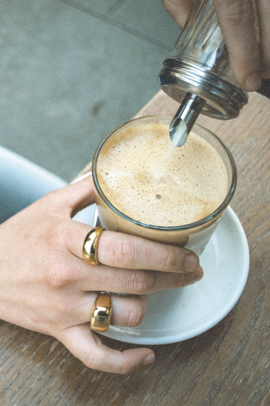 A blog post to present Atelier Domingo's silver and gold jewelry collection, Old School Love. 