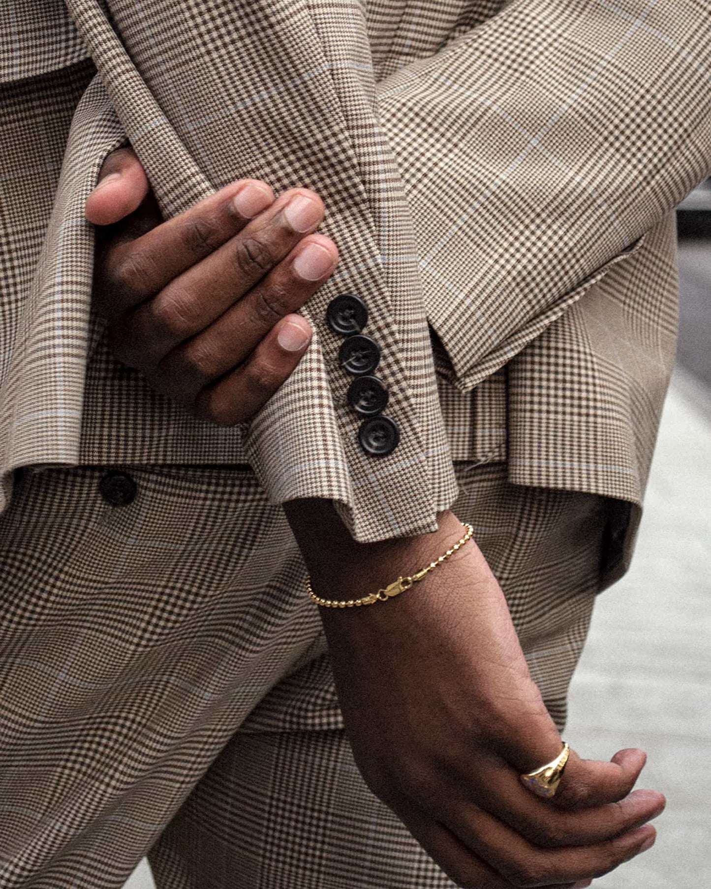 The beads bracelet is an elegant and unisex piece of jewelry, crafted in Italy and made of 925 Sterling Silver with a high-quality 18 karat gold plating. Every jewelry is designed by Atelier Domingo's in France and is made to be worn by both men and women.