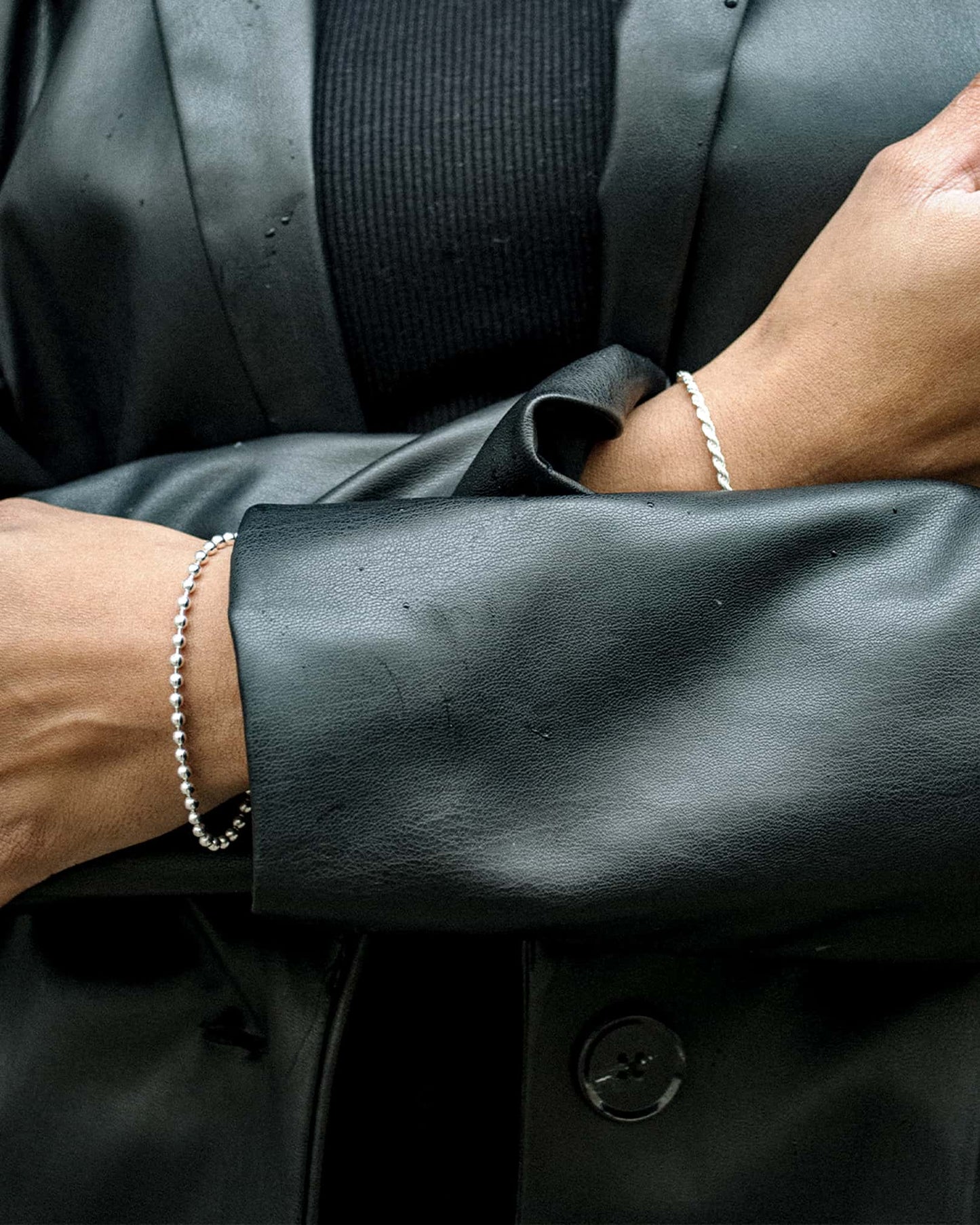 The beads bracelet is an elegant and unisex piece of jewelry, crafted in Italy and made of 925 Sterling Silver. Every jewelry is designed by Atelier Domingo's in France and is made to be worn by both men and women.