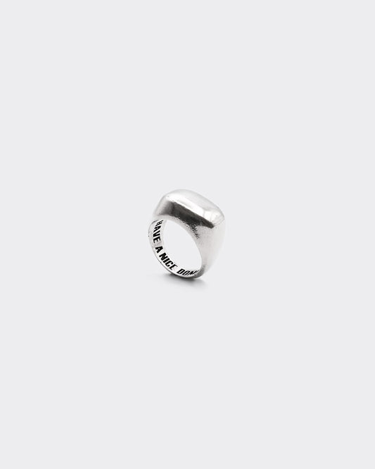 Atelier Domingo's Block silver ring is a tribute to New York block parties. This unisex ring is made in Spain. It is made of a high-quality 925 Sterling silver plating (10 microns). All our jewelry is unisex, made for both men and women.