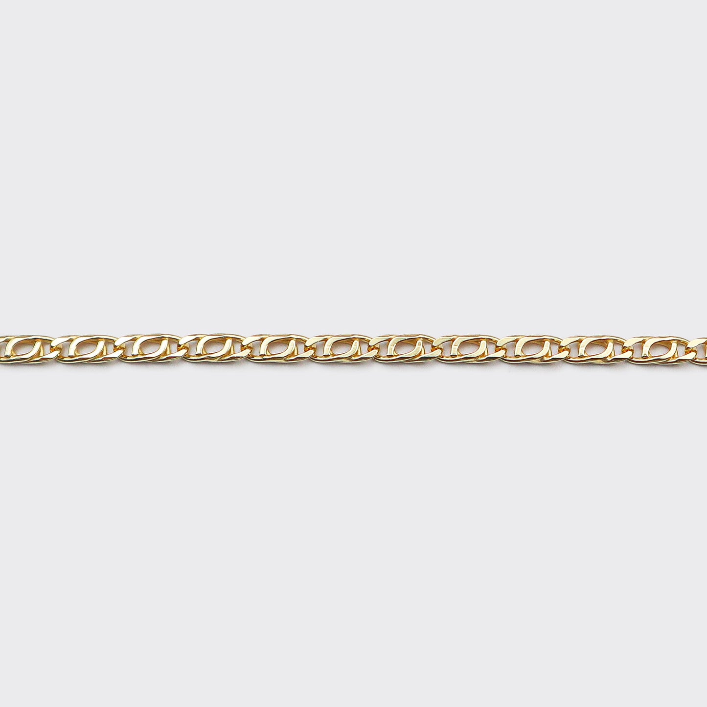 The Cartridge Chain is an elegant and unisex piece of jewelry, crafted in Italy and made of 925 Sterling Silver with a high-quality 18 karat gold plating. Every jewelry is designed by Atelier Domingo's in France and is made to be worn by both men and women.