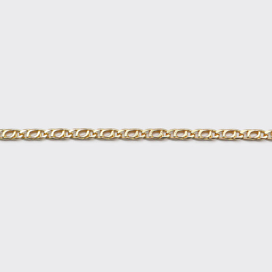 The Cartridge Chain is an elegant and unisex piece of jewelry, crafted in Italy and made of 925 Sterling Silver with a high-quality 18 karat gold plating. Every jewelry is designed by Atelier Domingo's in France and is made to be worn by both men and women.