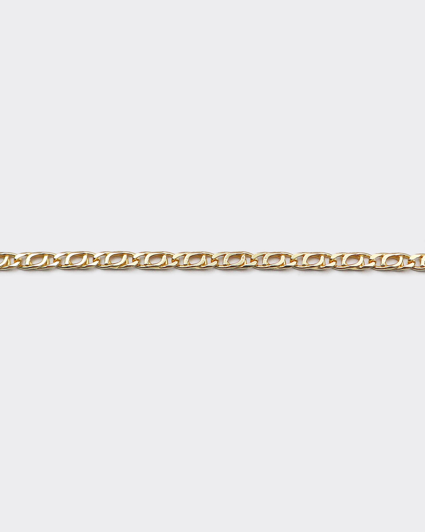 The Cartridge Chain is an elegant and unisex piece of jewelry, crafted in Italy and made of 925 Sterling Silver with a high-quality 18 karat gold plating. Every jewelry is designed by Atelier Domingo's in France and is made to be worn by both men and women.